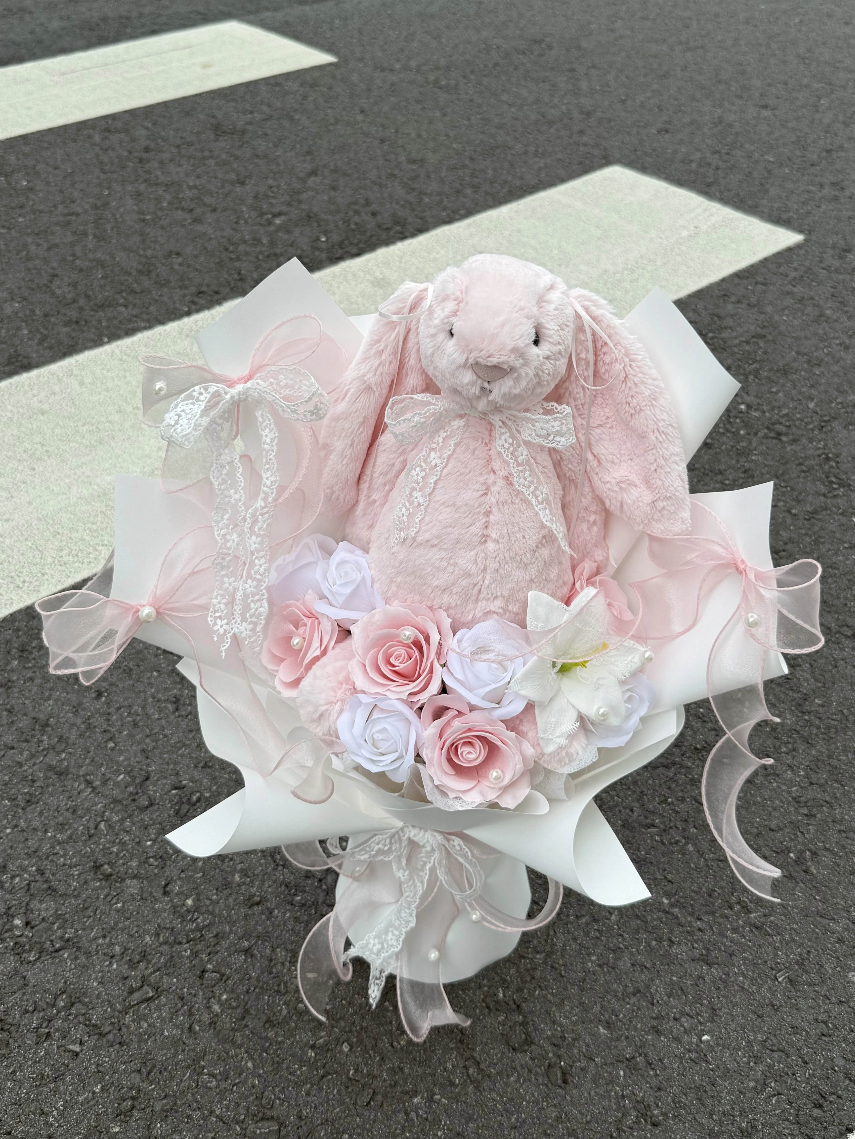 Jellycat粉兔蝴蝶花束