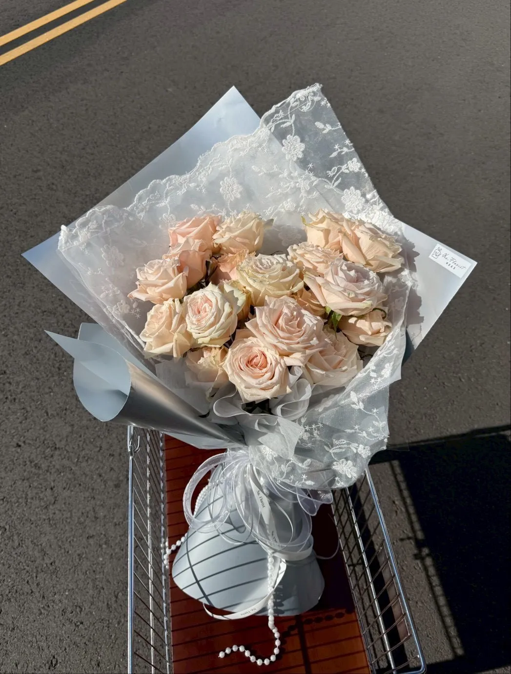 香檳蕾絲玫瑰花束