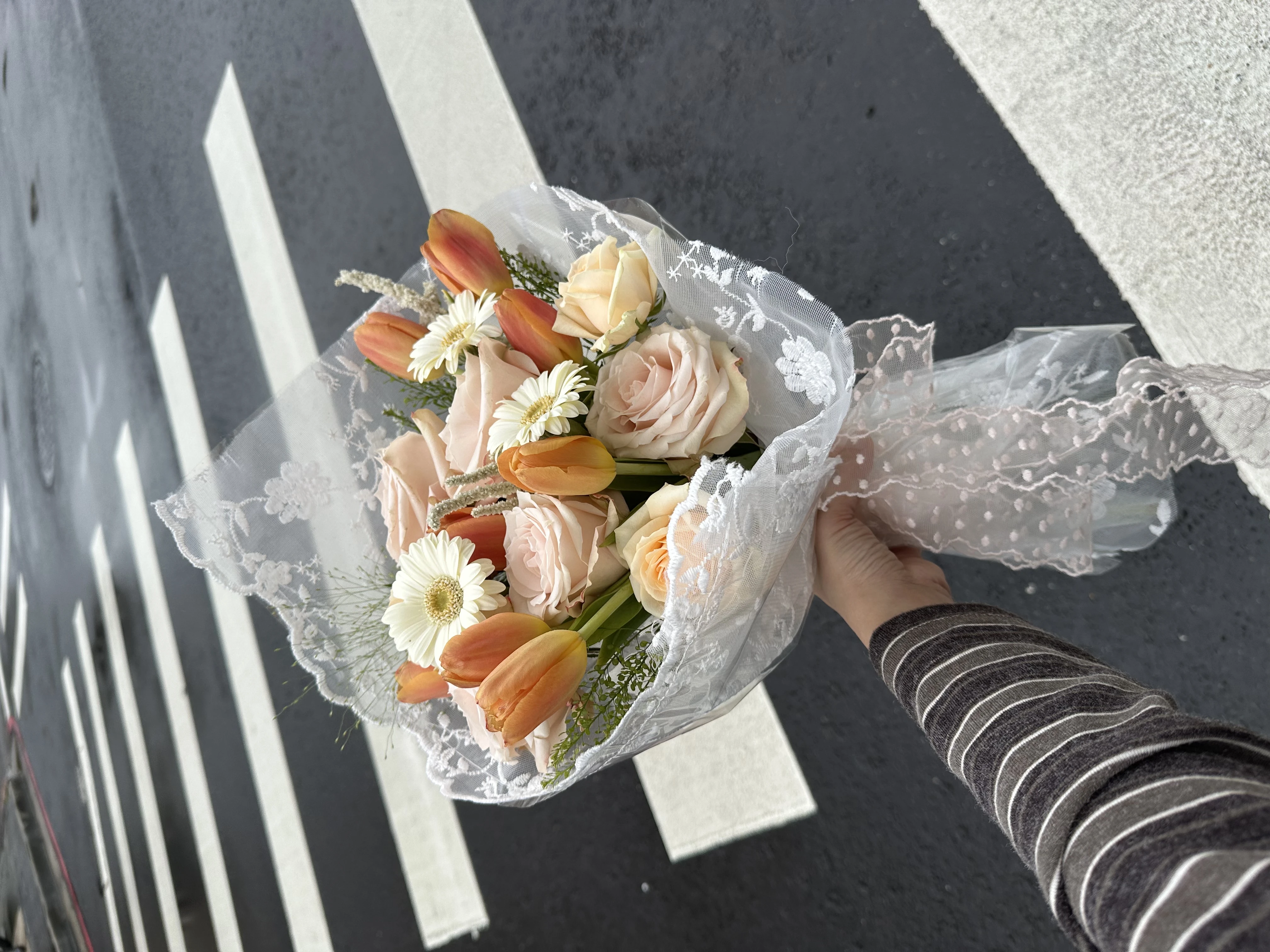 鬱金香蕾絲繽紛花束