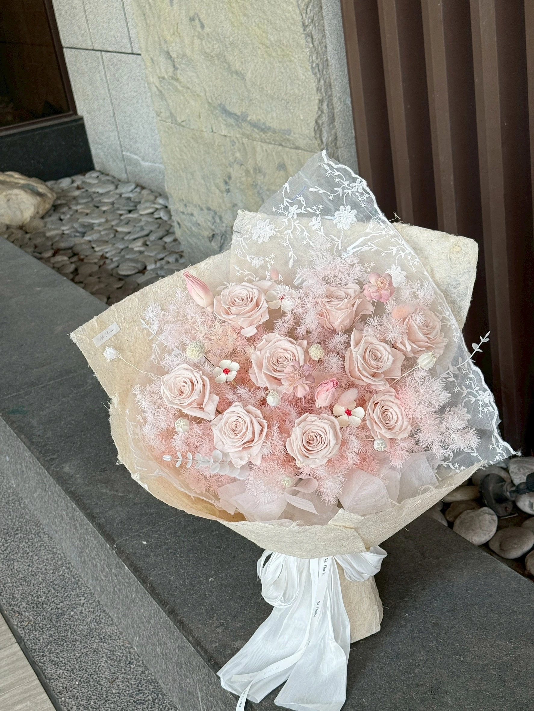 蕾絲粉色永生花束