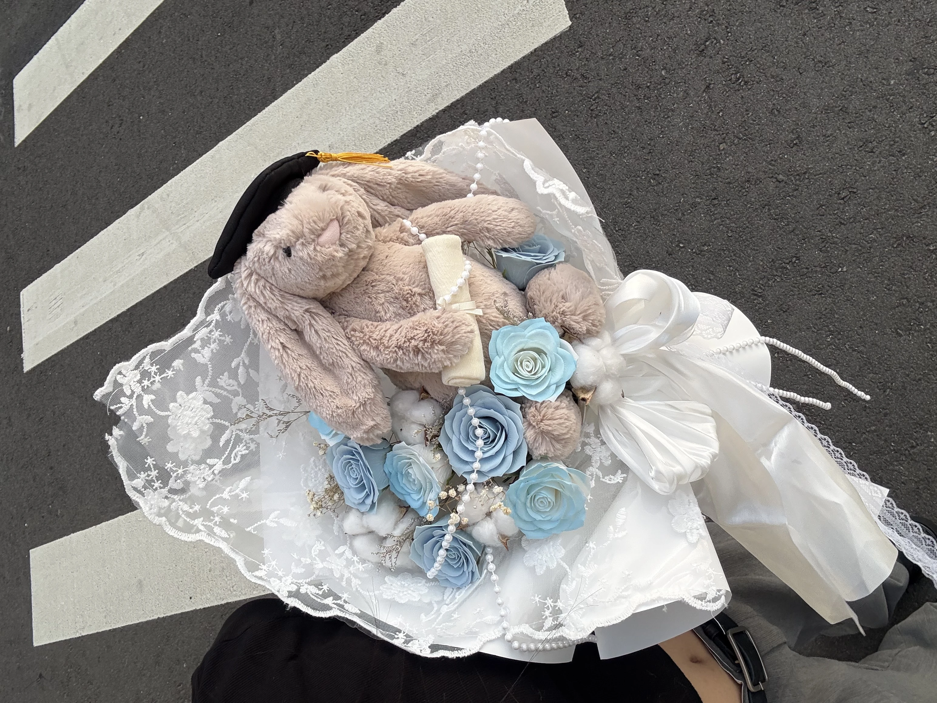 Jellycat畢業藍兔花
