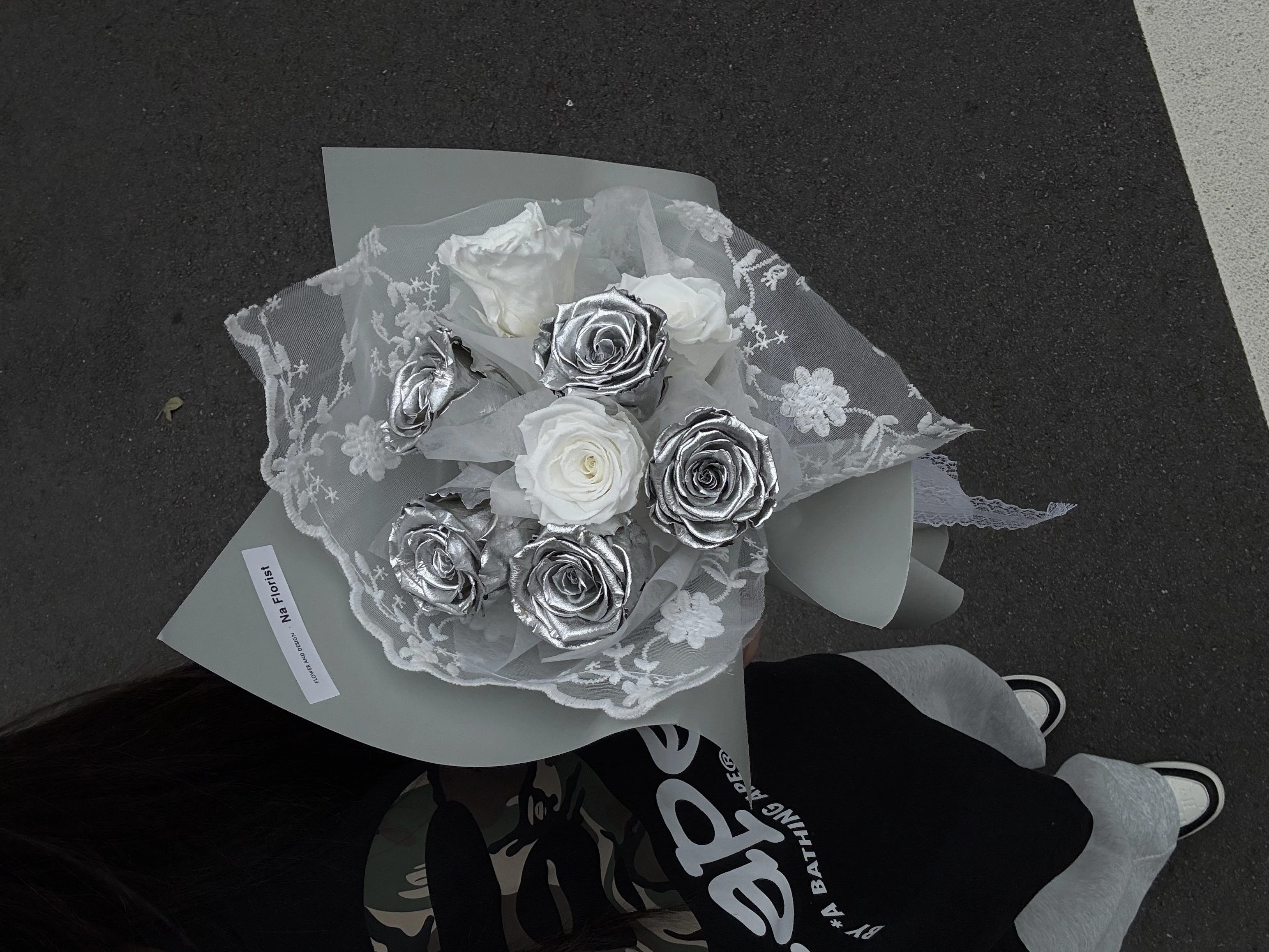 銀白蕾絲永生花束