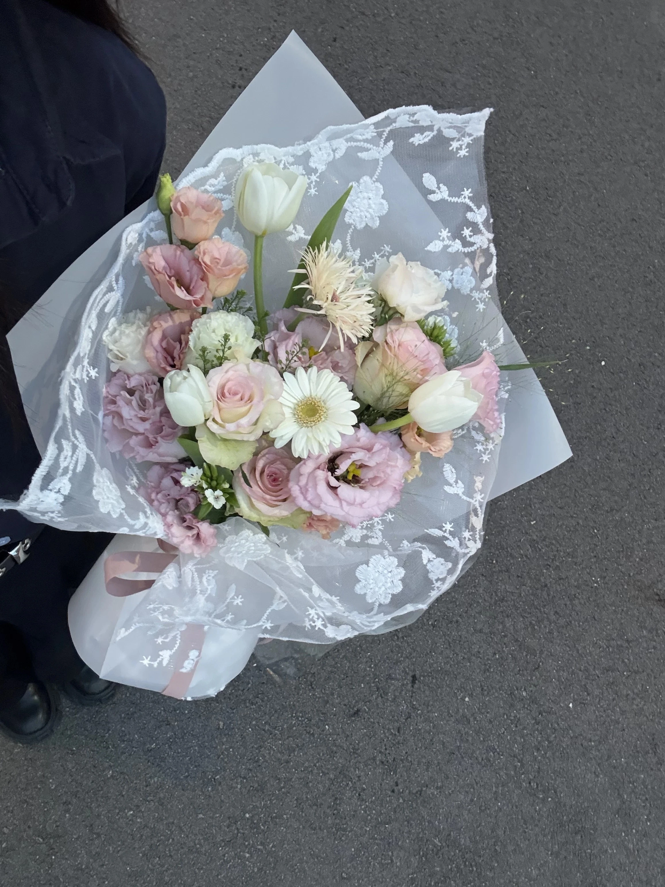 蕾絲桔梗玫瑰花束