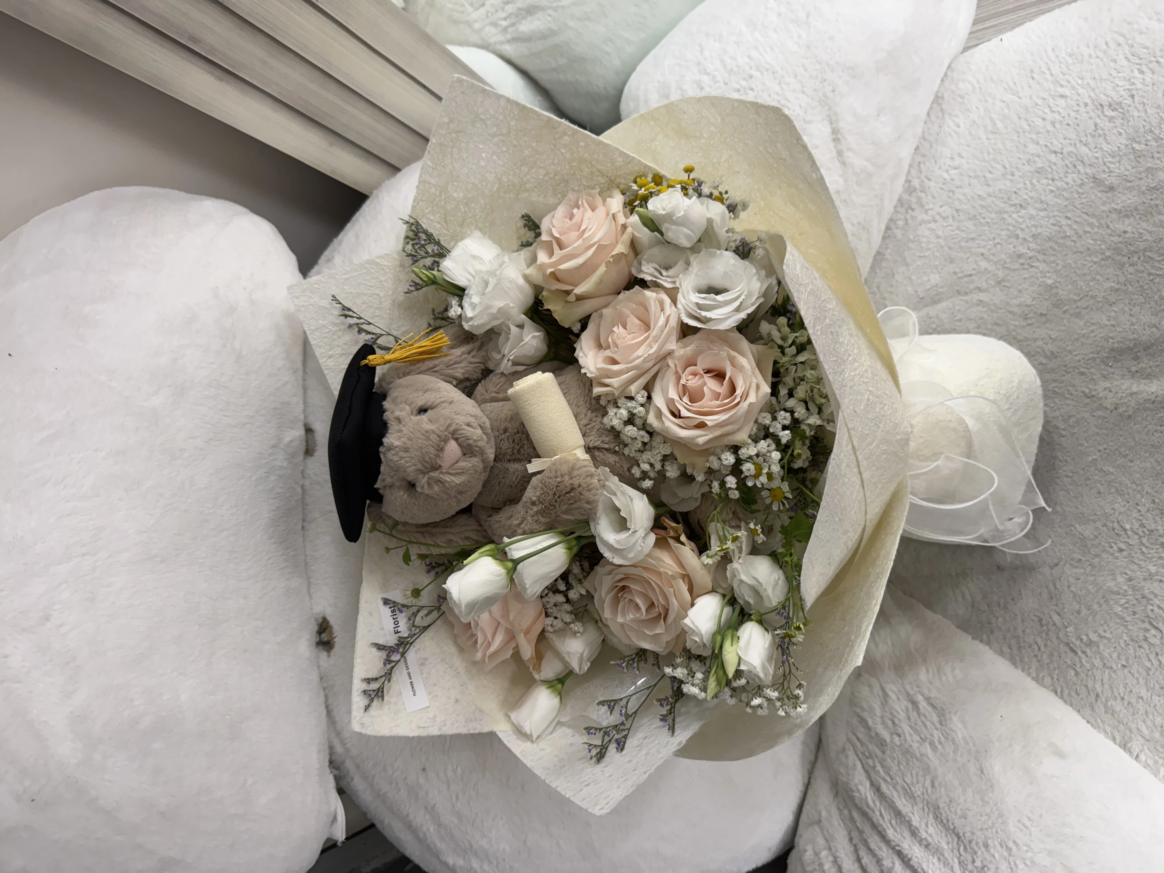 Jellycat畢業兔鮮花大花束