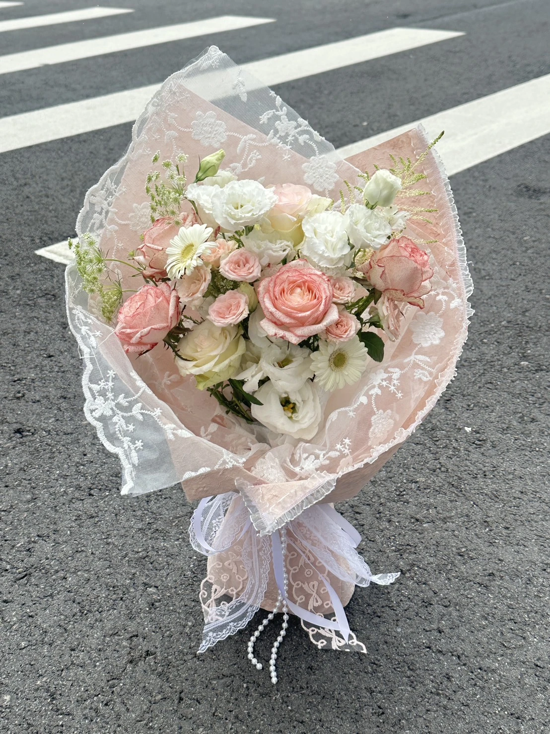 蕾絲玫瑰花園鮮花花束