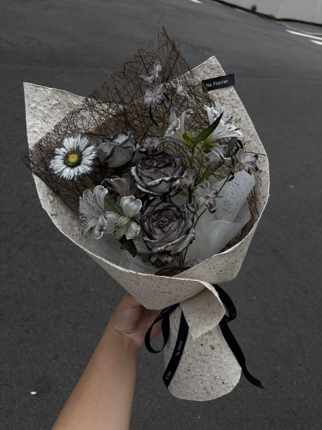 磨砂黑系玫瑰花束