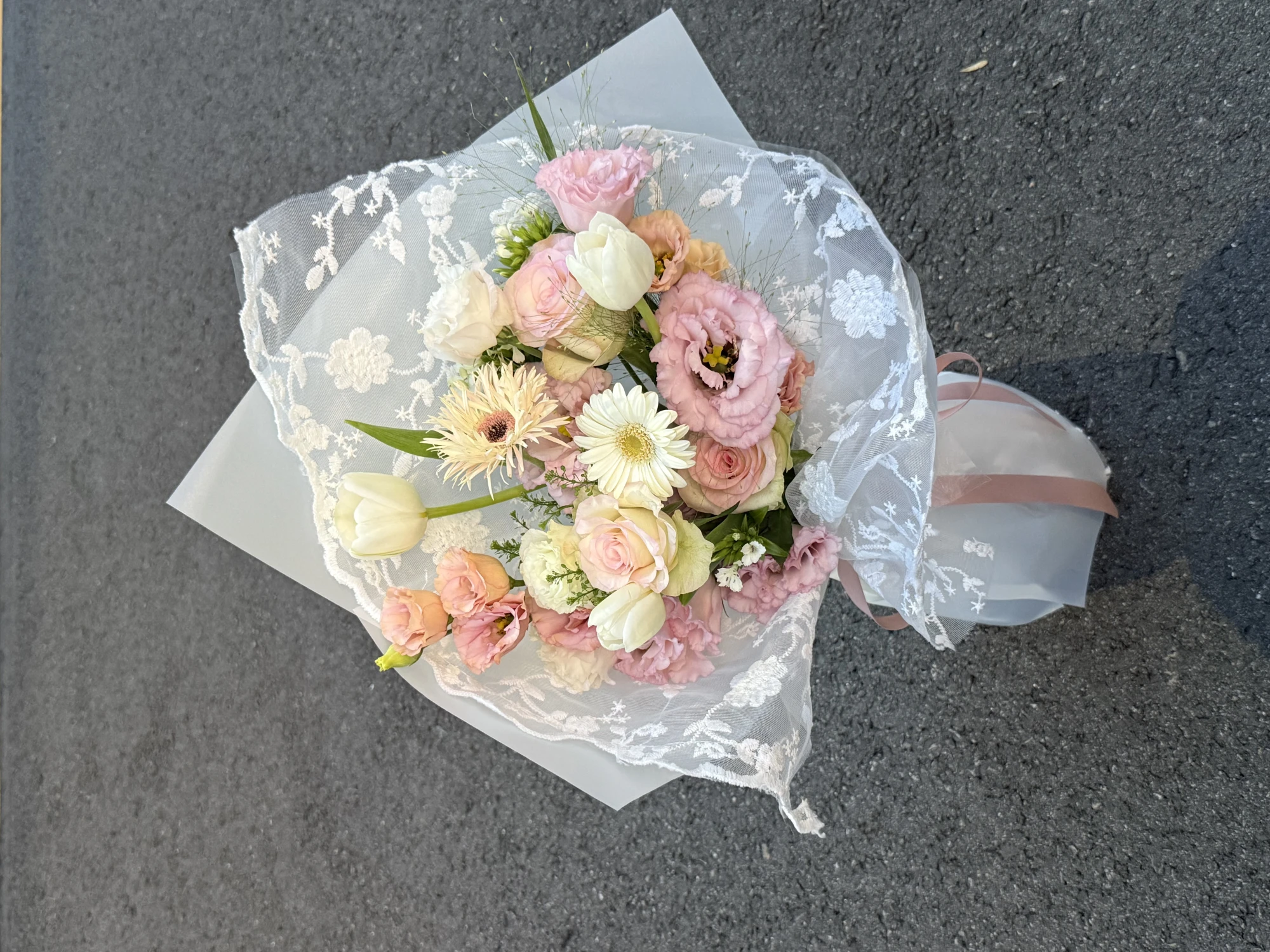 蕾絲桔梗玫瑰花束