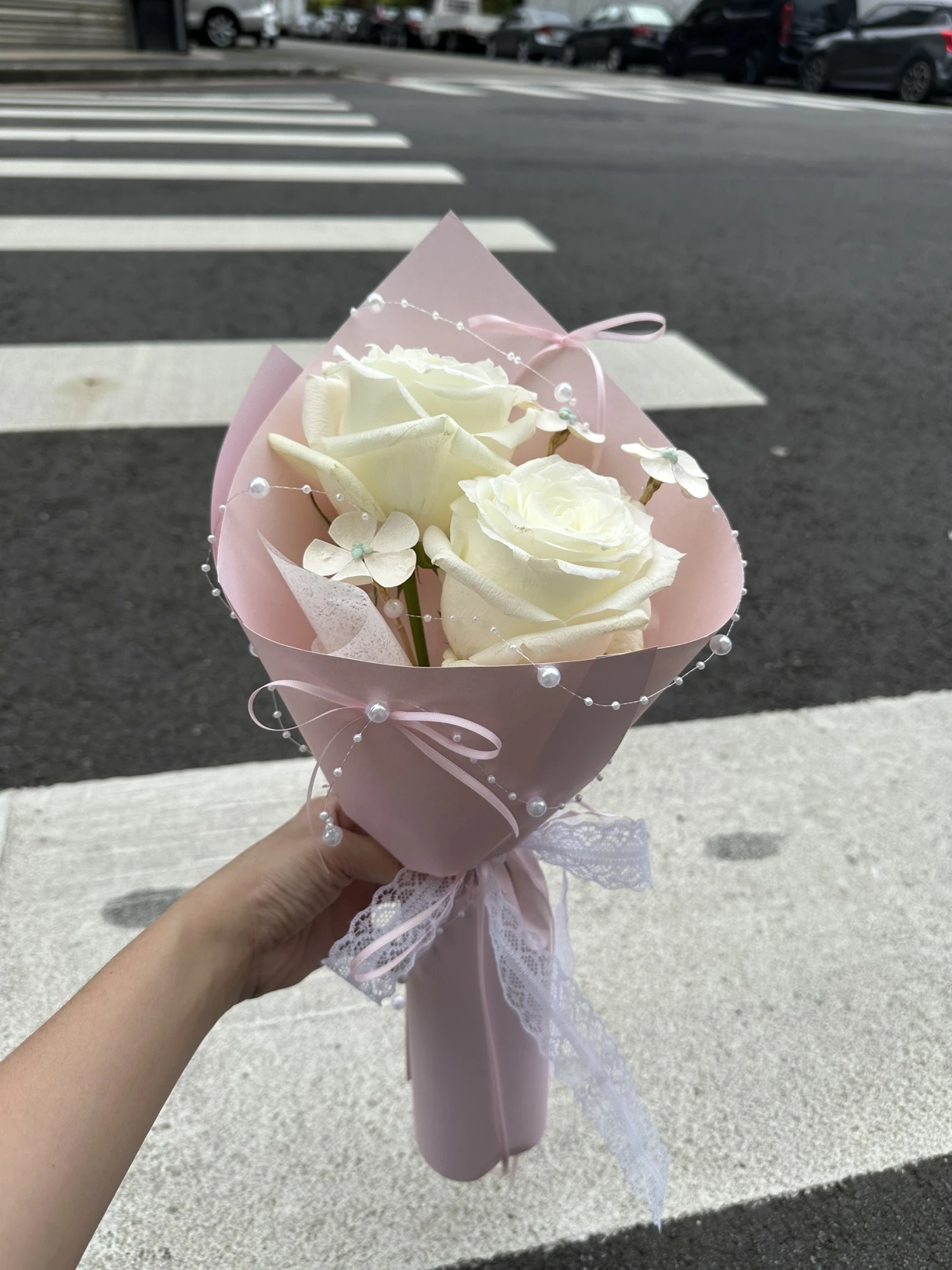 白玫瑰小花花束