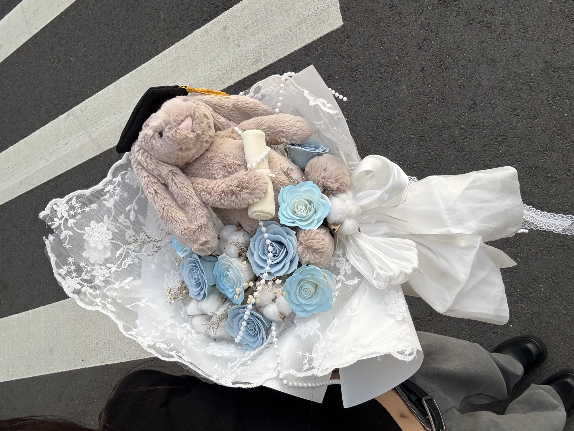 Jellycat畢業藍兔花
