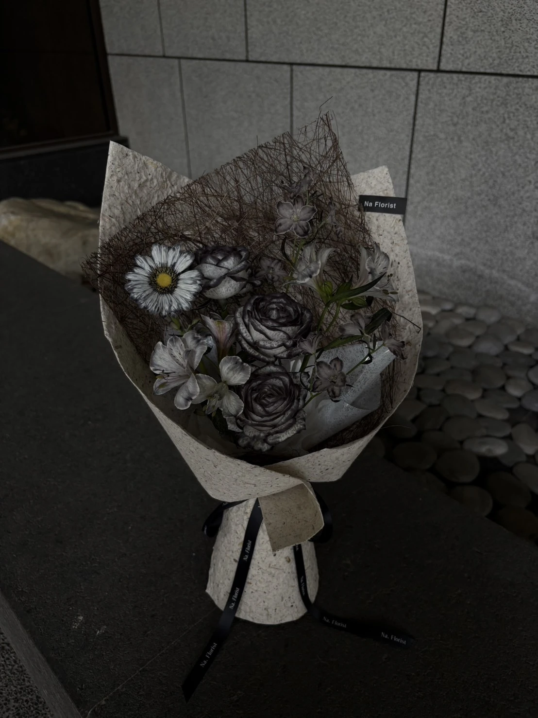 磨砂黑系玫瑰花束