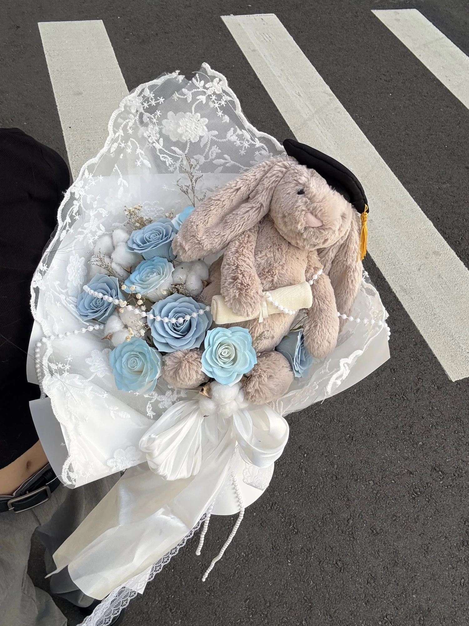 Jellycat畢業藍兔花