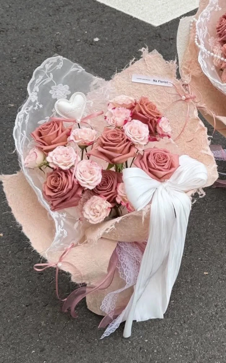 進口繽紛粉蕾絲花束 (小)