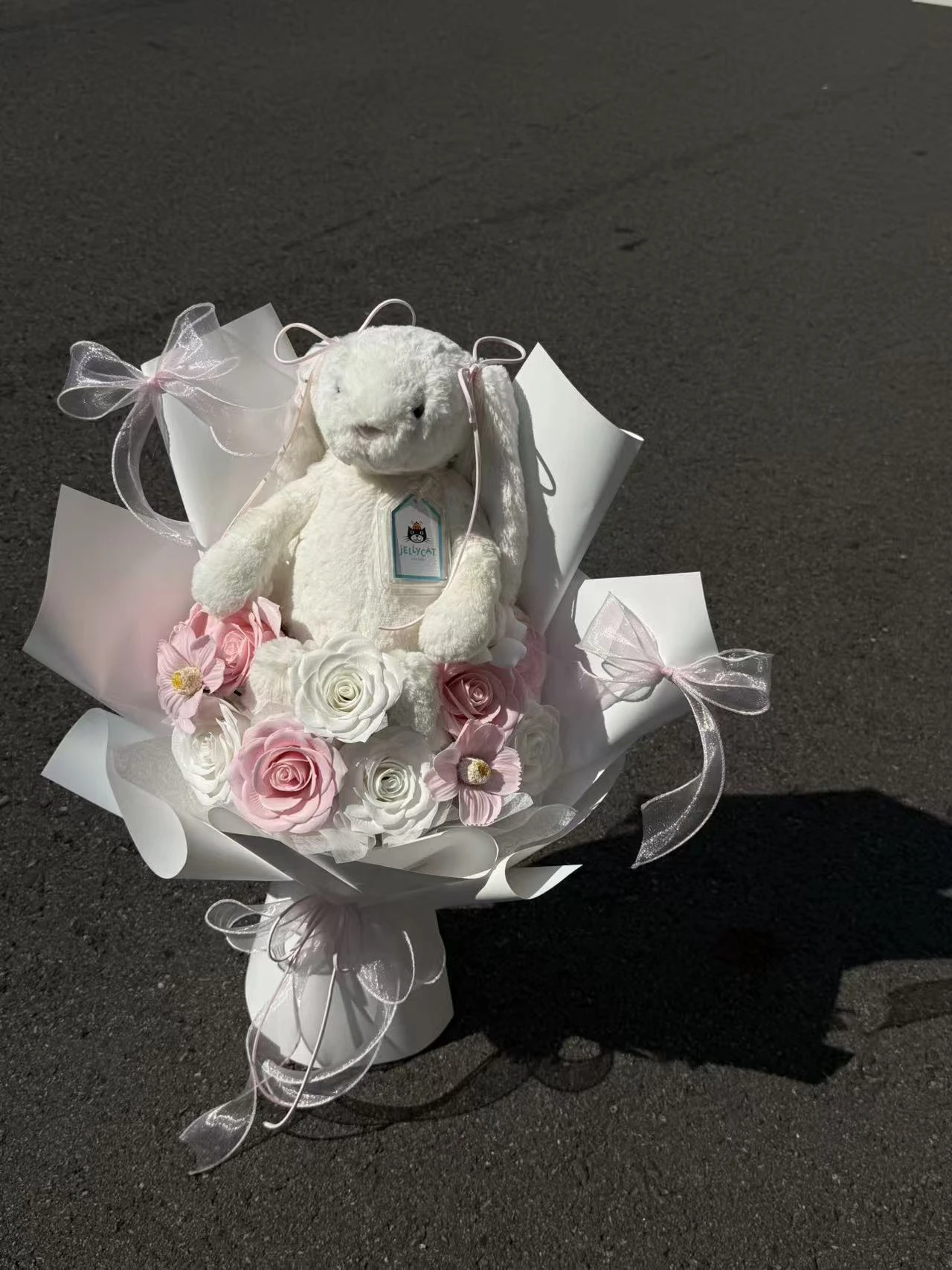 Jellycat蝴蝶結白兔花束