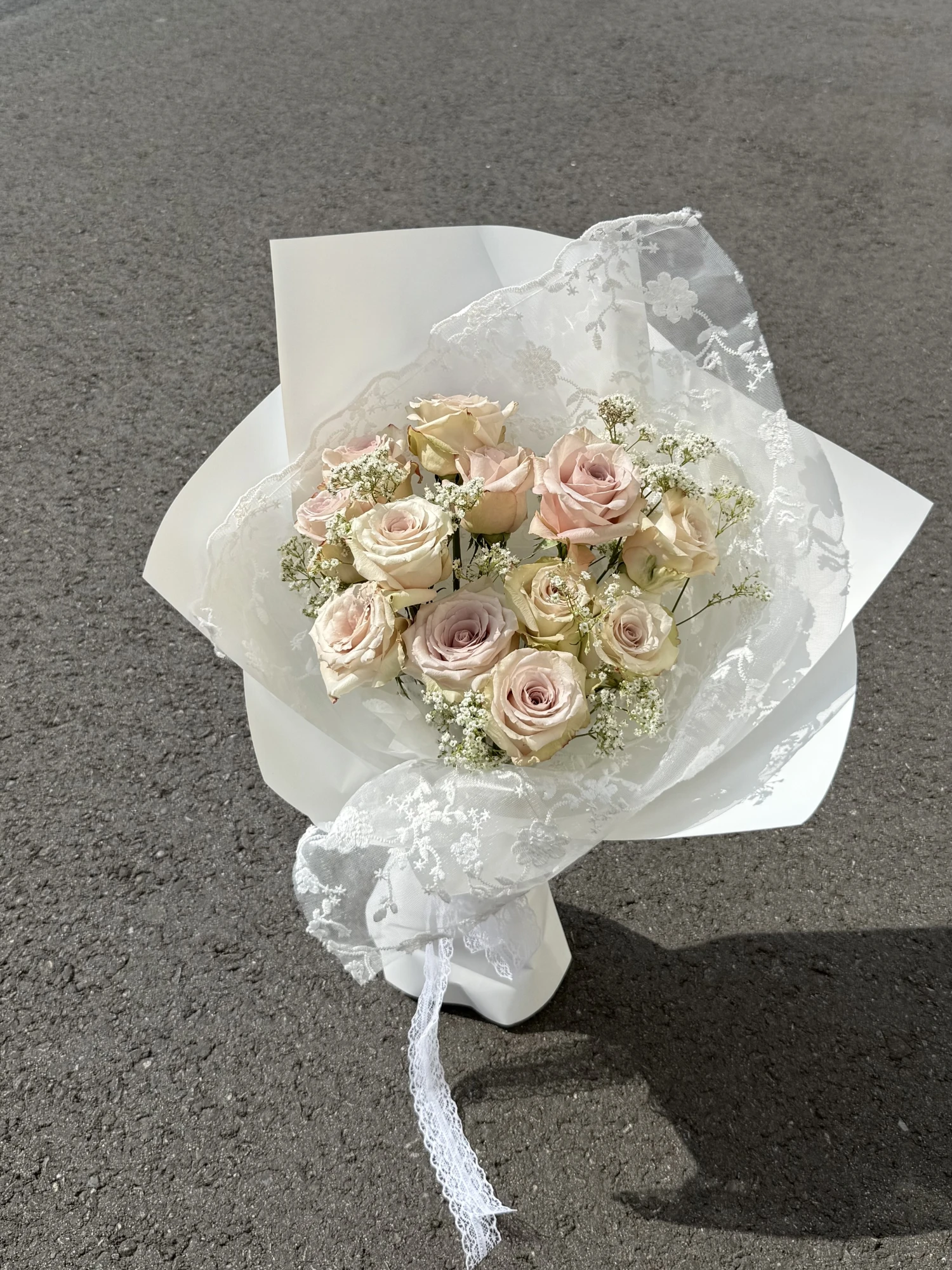 蕾絲玫瑰花束