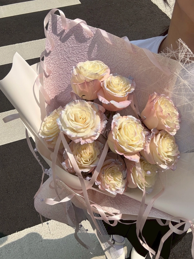 奶油粉蕾花束 