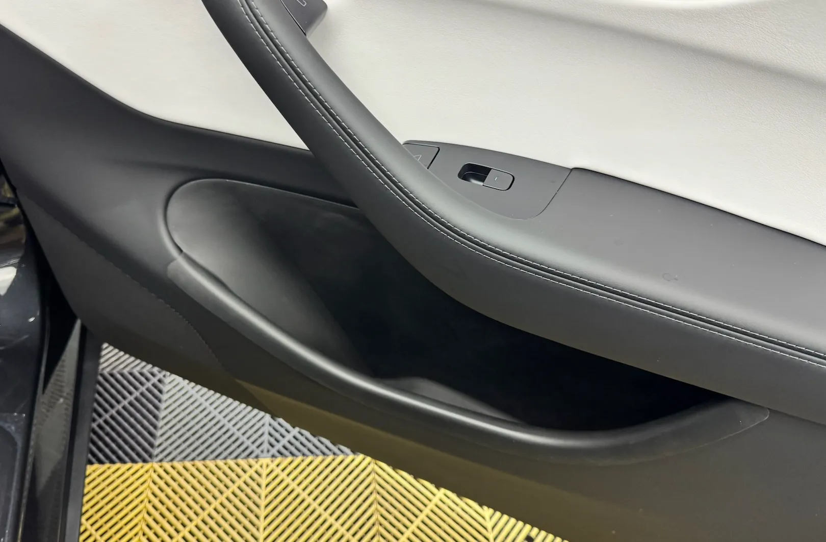 車門收納防水墊( 煥新版 Model 3/Y、舊Y）