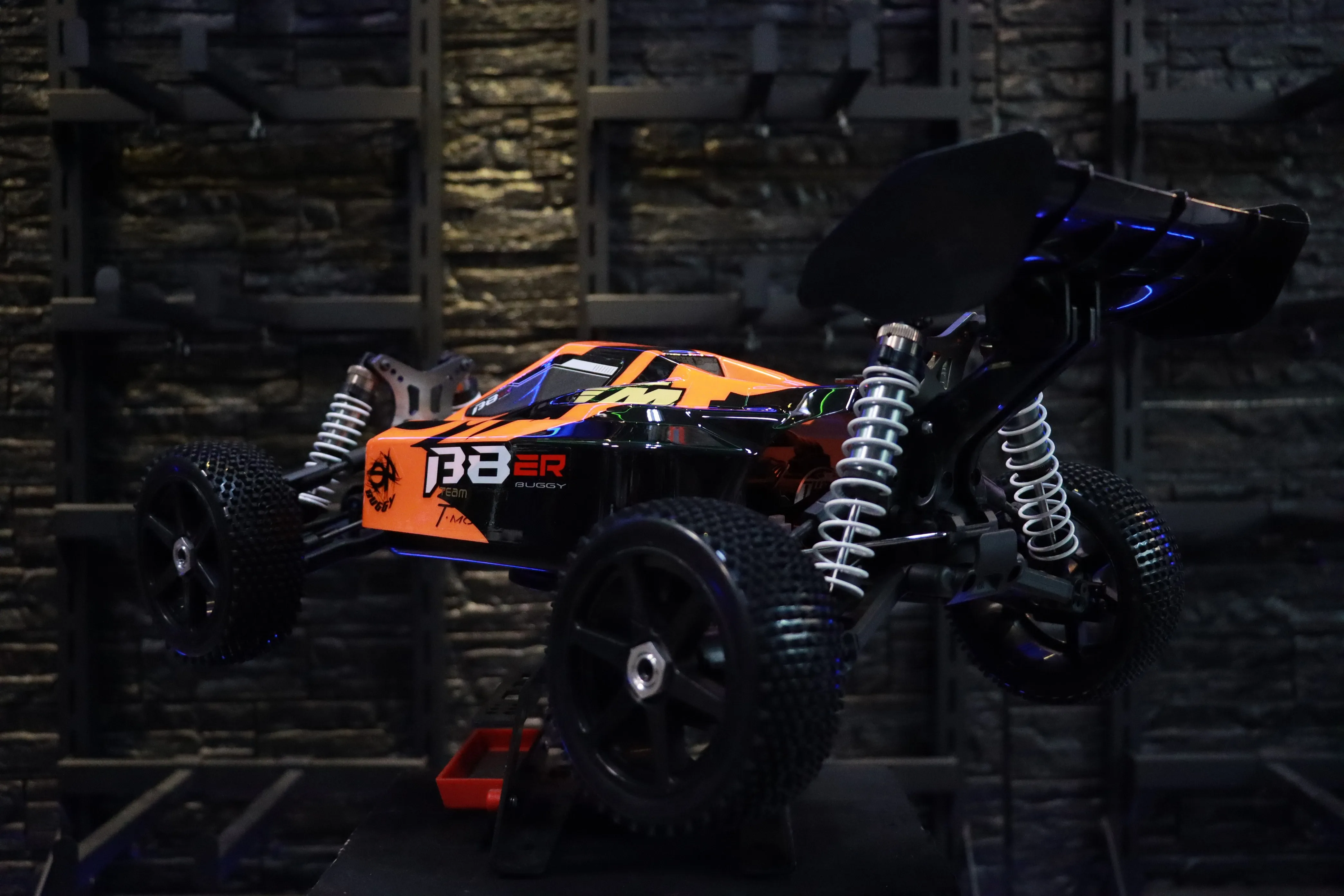 《 1/8 B8ER 4S 無刷越野車 》｜Team Magic系列 遙控車｜
