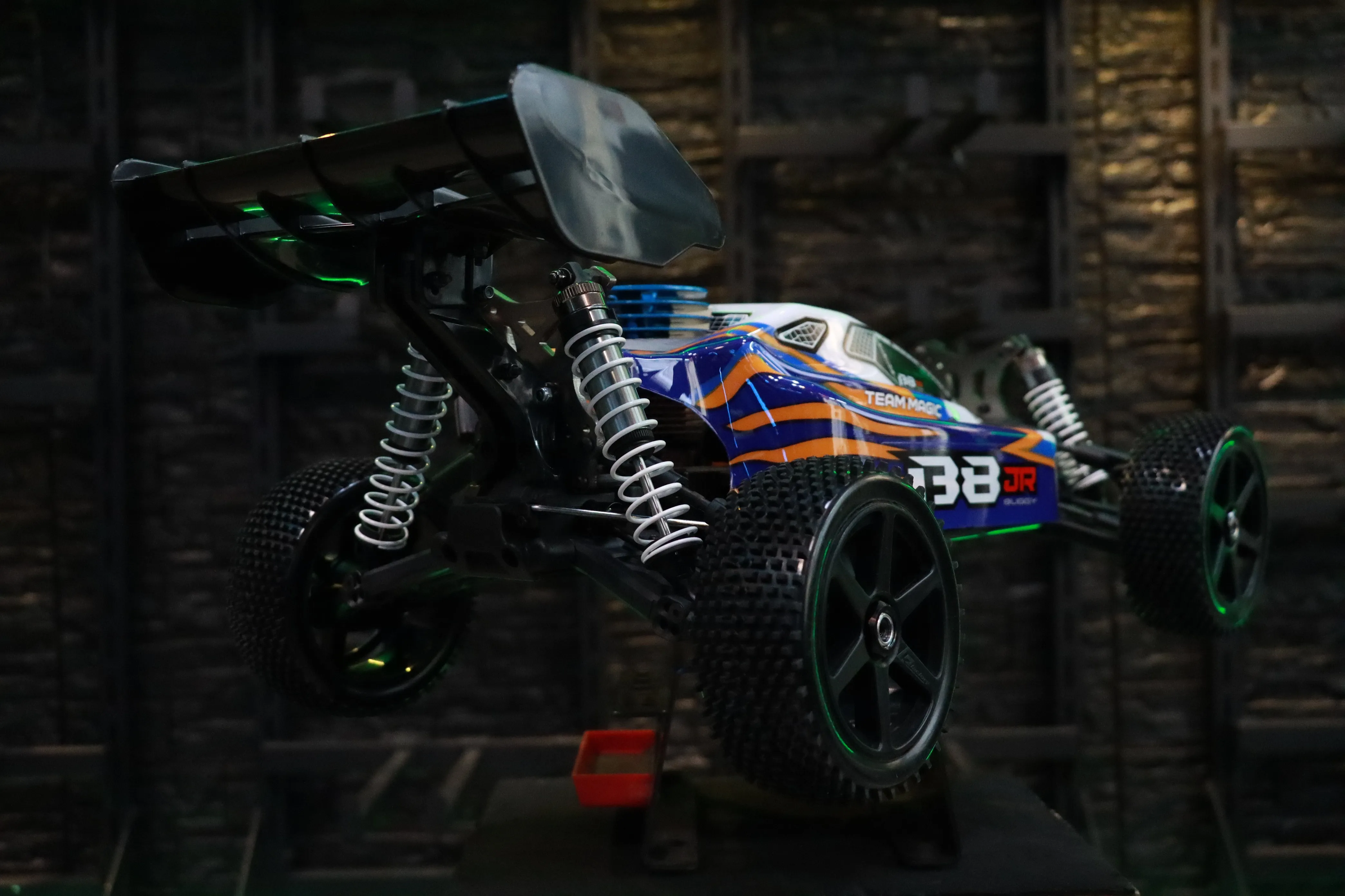 《 1/8 B8JR 引擎越野車 》｜Team Magic系列 遙控車｜