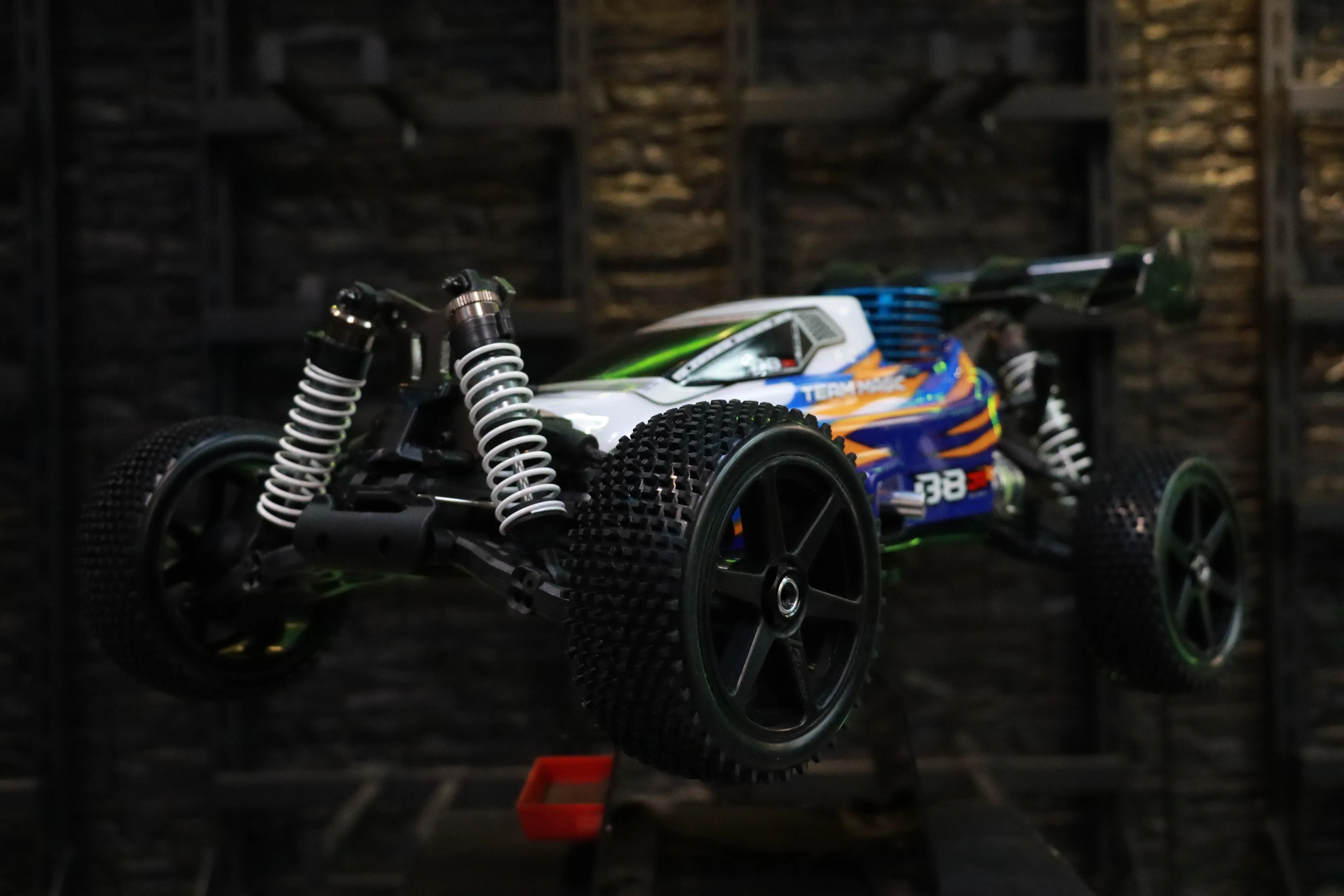 《 1/8 B8JR 引擎越野車 》｜Team Magic系列 遙控車｜