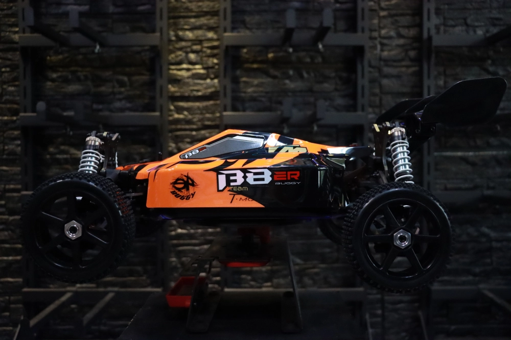 《 1/8 B8ER 4S 無刷越野車 》｜Team Magic系列 遙控車｜