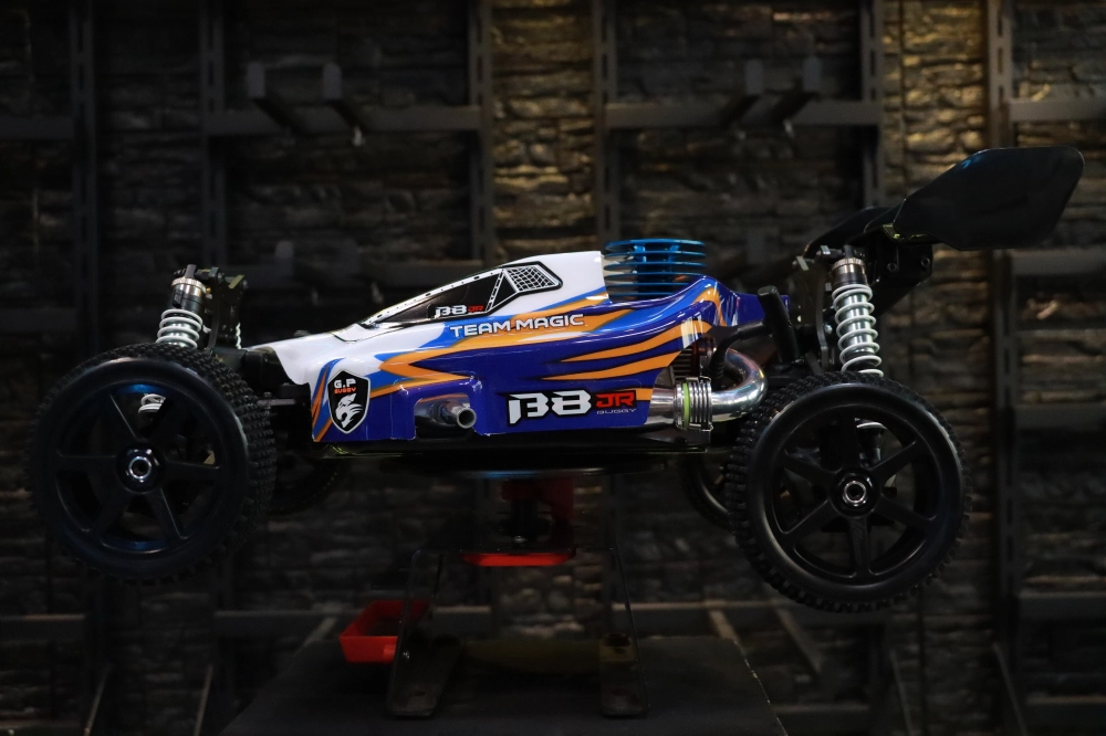 《 1/8 B8JR 引擎越野車 》｜Team Magic系列 遙控車｜
