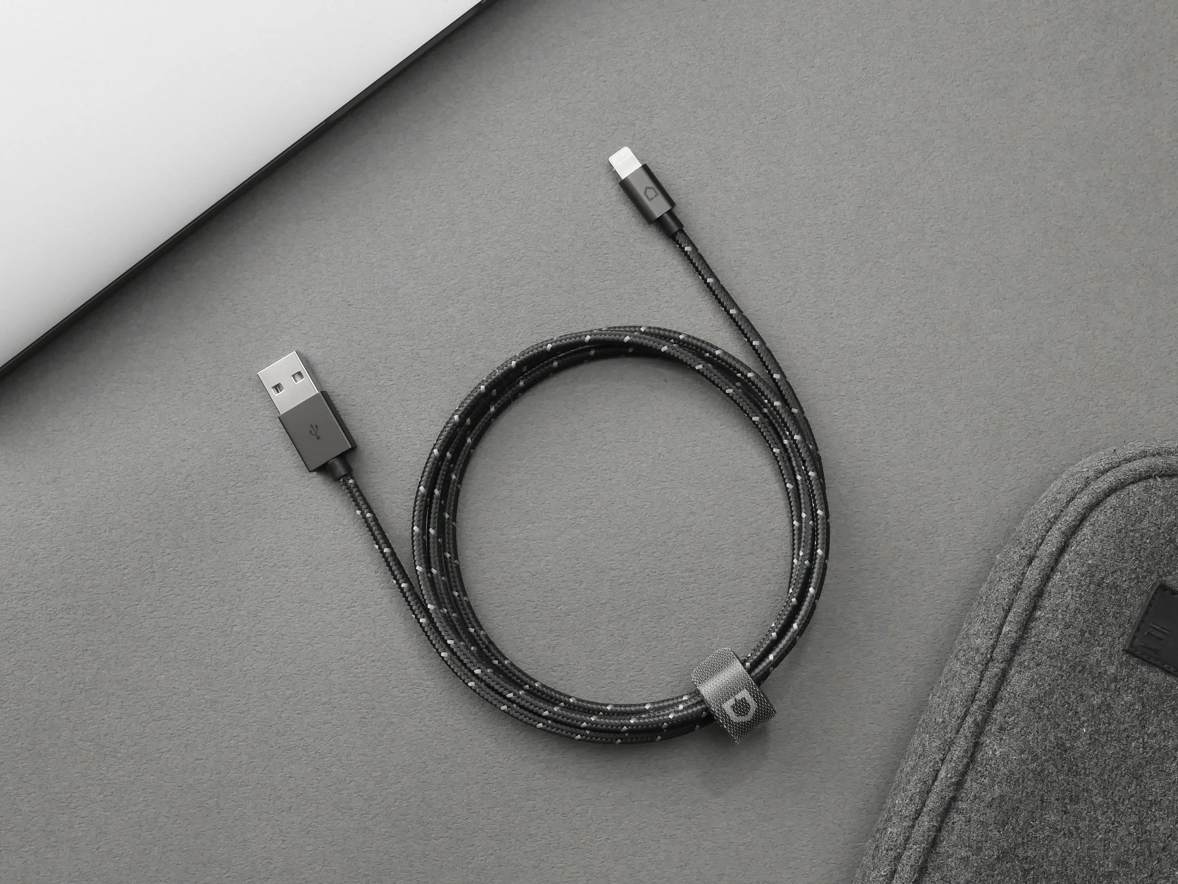 犀牛盾 Lighting 對 USB-C 傳輸充電線 (編織)1M