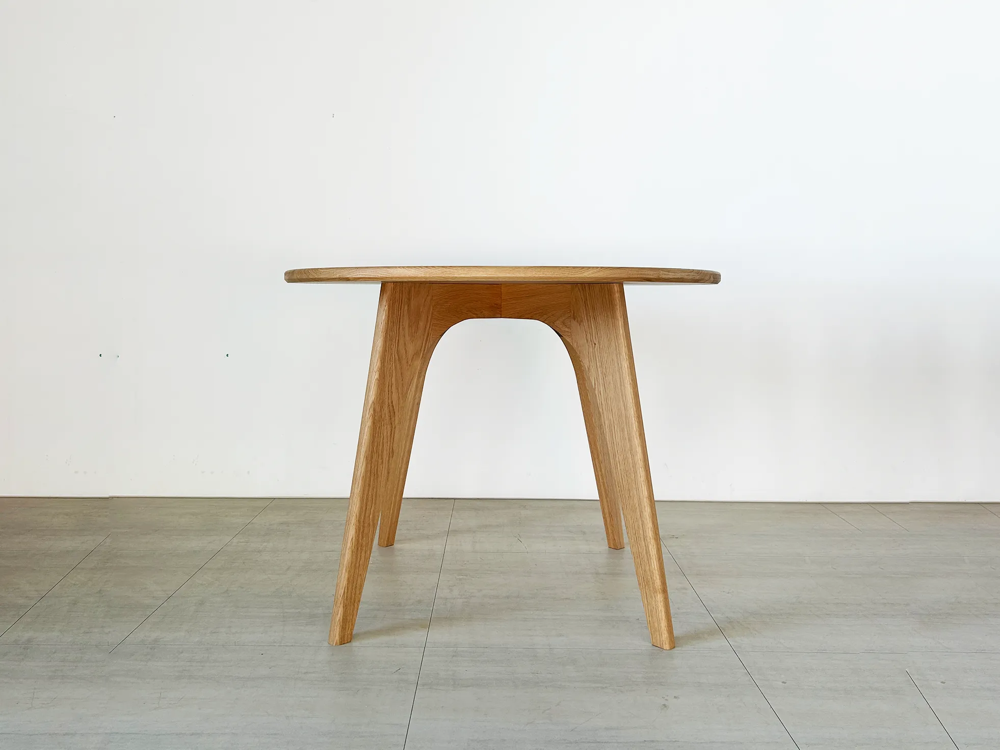 MORE Flow Round Table｜圓弧圓桌 