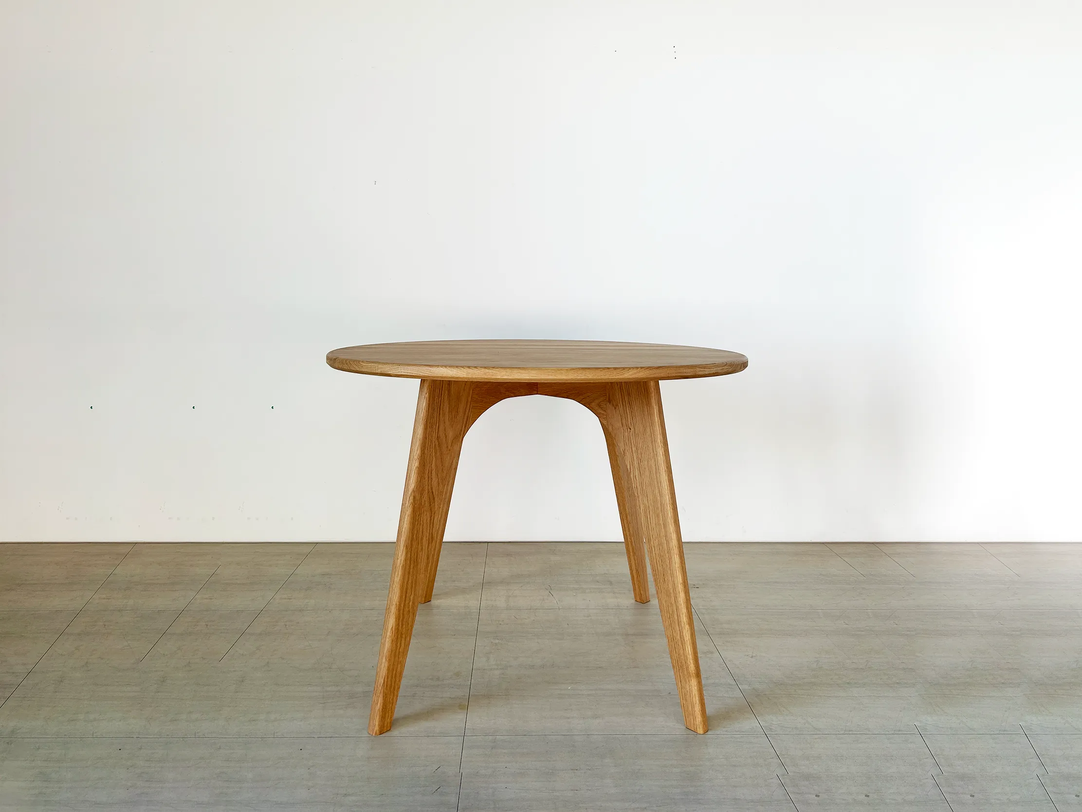 MORE Flow Round Table｜圓弧圓桌 
