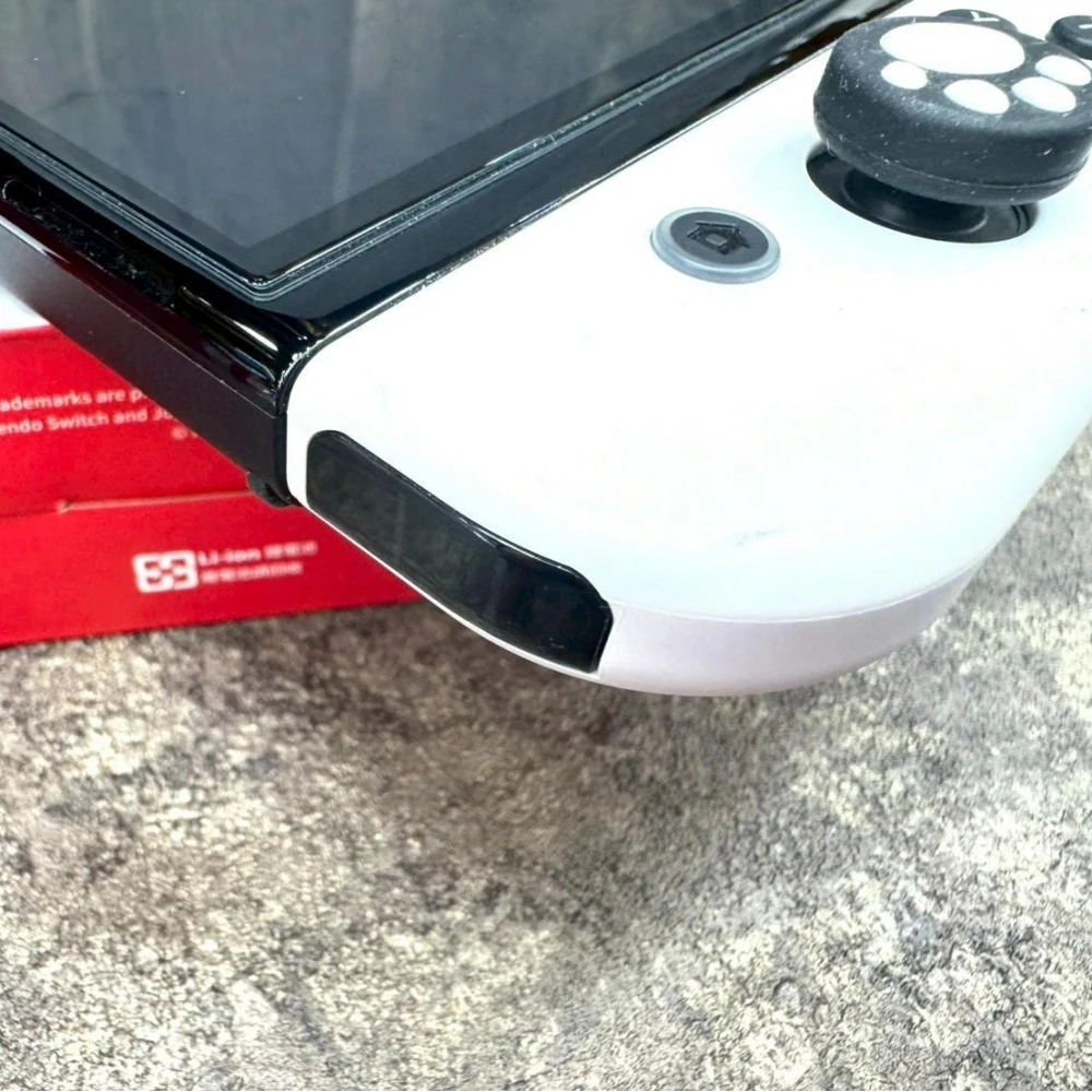 Switch OLED版 主機 附遊戲片x1  + 主機擴充手把座+主機包（多贈一個手把獨立充電座＋