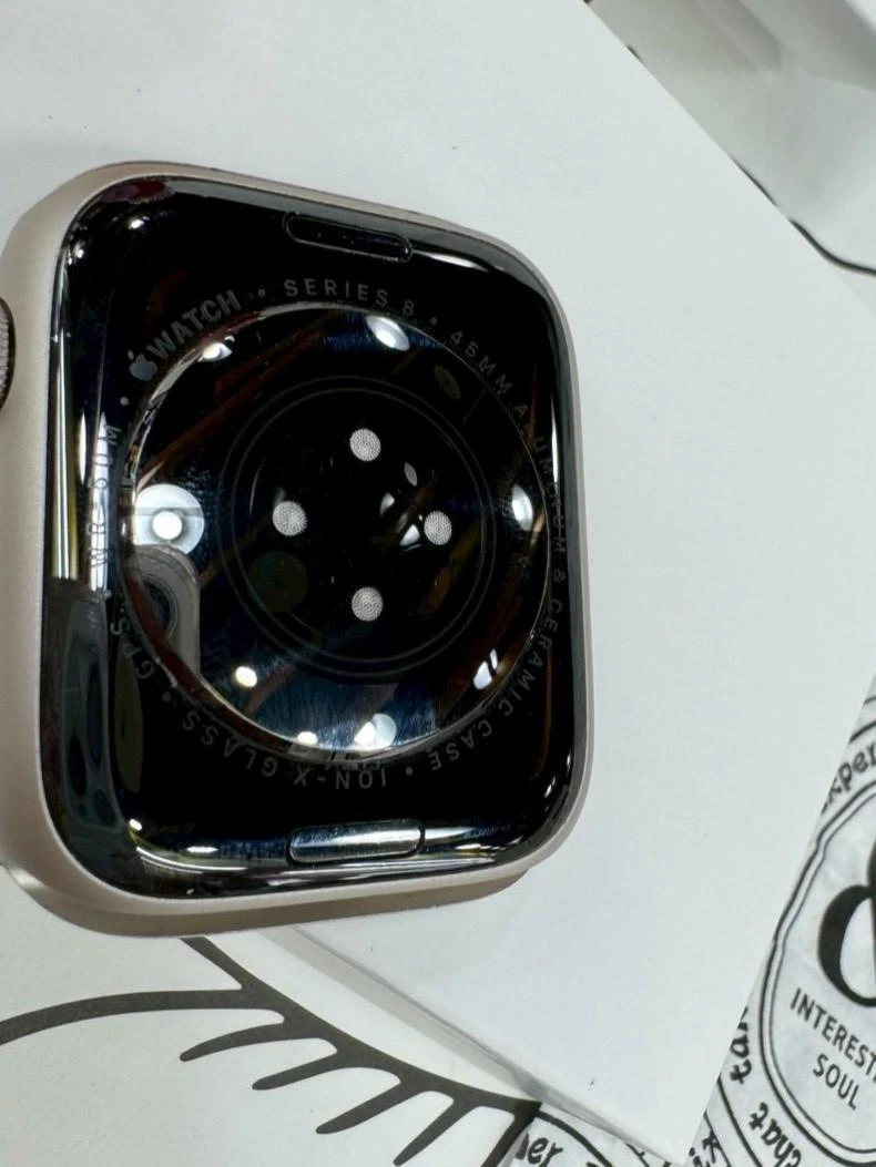 Apple Watch 8 45mm LTE版 星光 電池81% (附原廠錶帶）有盒裝有配件 