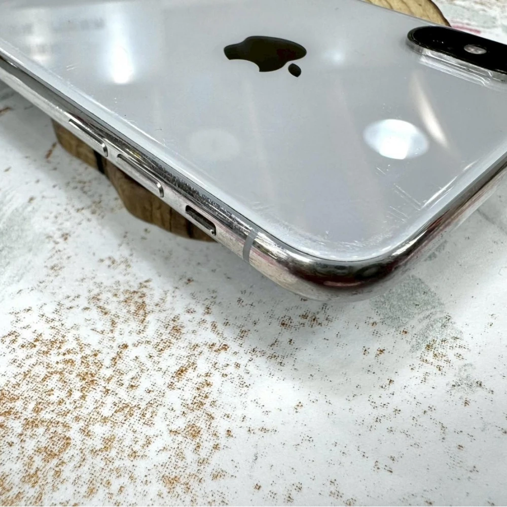 iPhone x  64g 白 電池71% 背板有破 無盒裝有配件