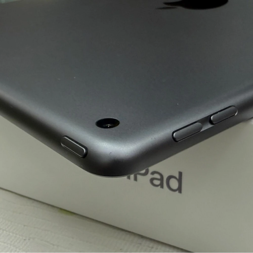 iPad 9 64G 電池98% 循環34次 + VAP 軍規防摔藍牙鍵盤+ Pencil Ax 觸