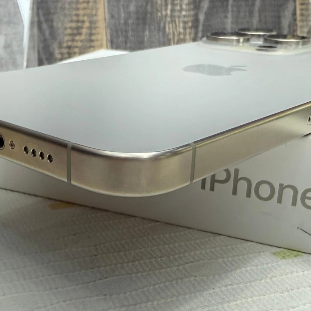 iPhone 15 pro max 256g 鈦 電池97% 無盒裝有配件
