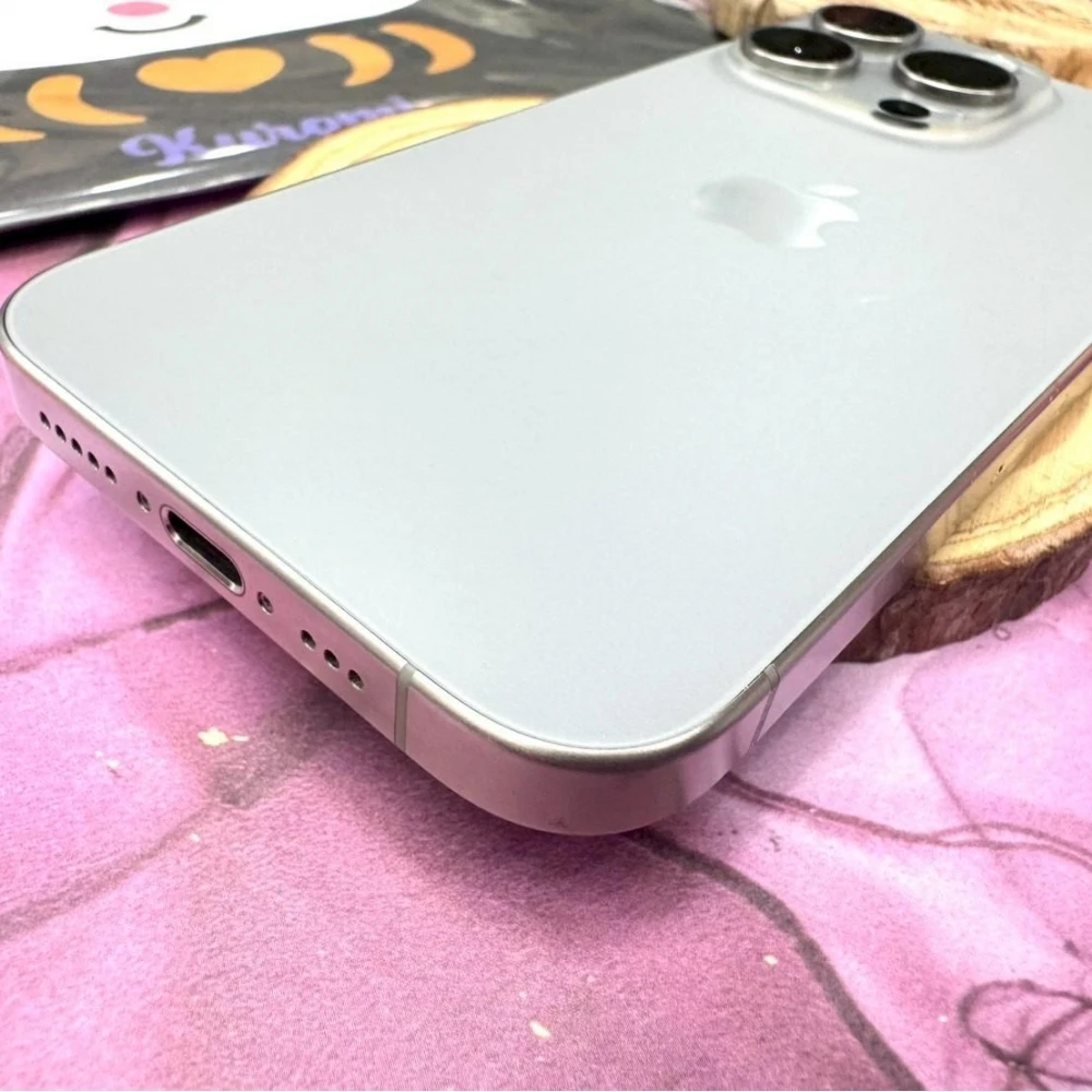 iPhone 15 Pro 128g 鈦電池81% （螢幕有刮傷、邊角小敲傷）無盒裝有配件