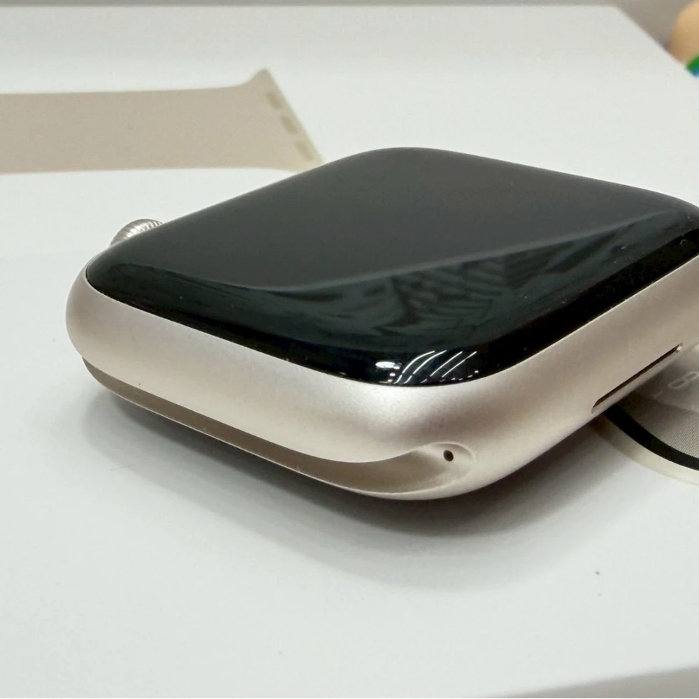 Apple Watch 8 45mm GPS 版 星光 電池77% 有盒裝有配件