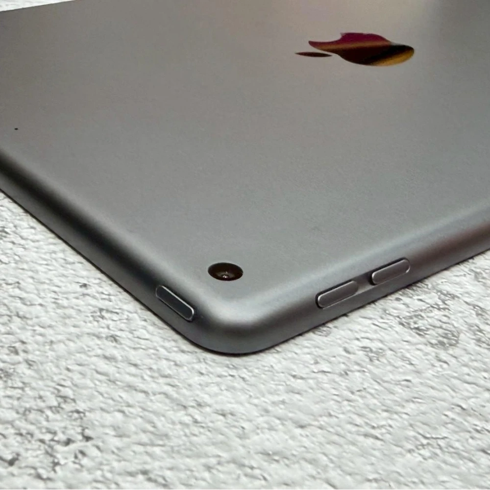 iPad 9 64g Wifi版 灰 電池89% 螢幕有小亮點 無盒裝配件
