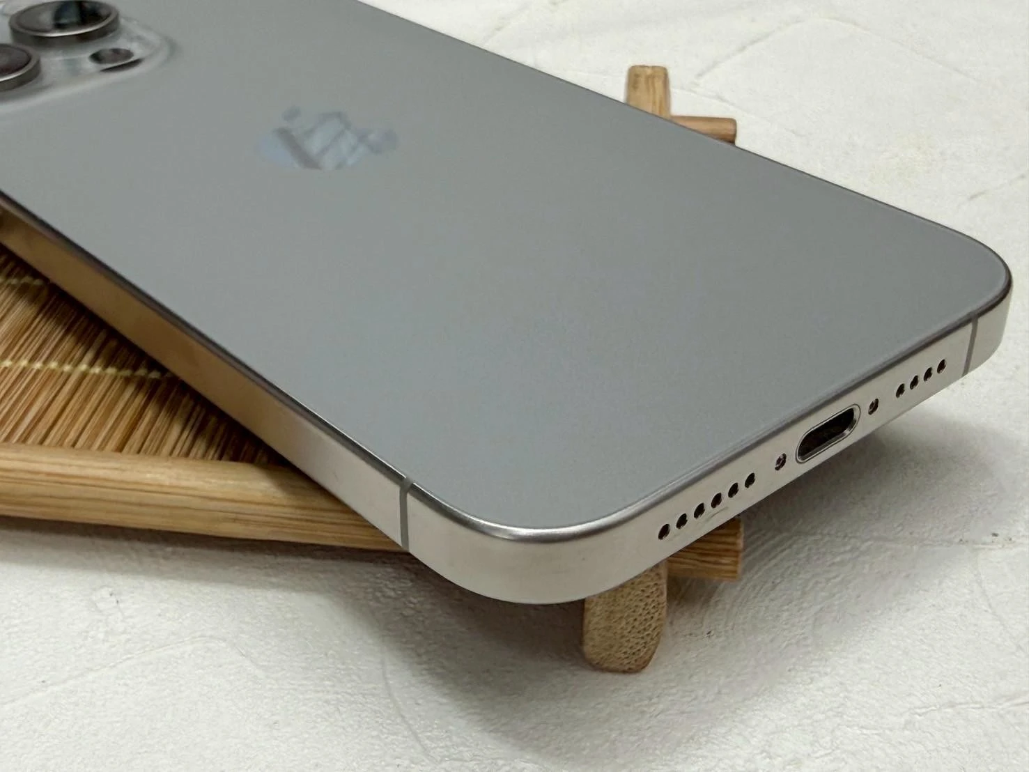 ?iPhone 15 Pro Max 256g 鈦 電池74% 無盒裝有配件