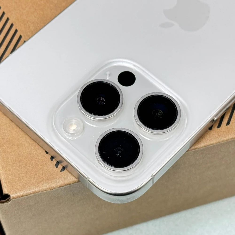 iPhone 15 pro 128g 白 電池87% 無盒裝有配件