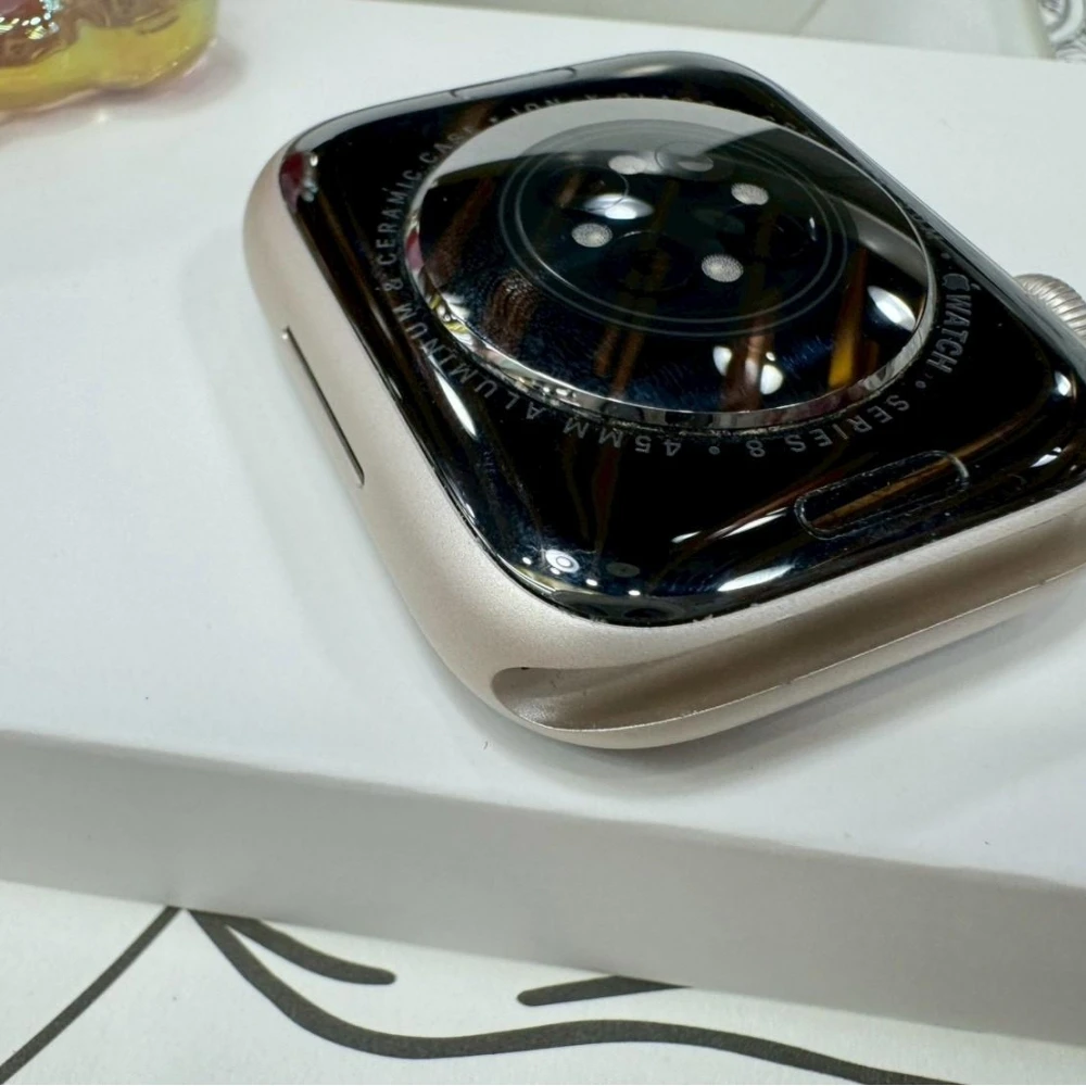 Apple Watch 8 45mm LTE版 星光 電池81% (附原廠錶帶）有盒裝有配件 