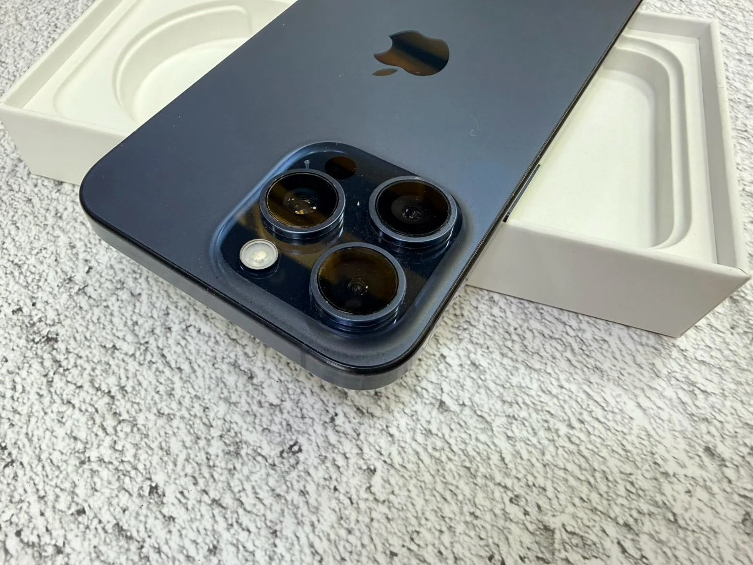 ?iPhone 15 Pro Max 256g 藍 電池74% 有盒裝有配件