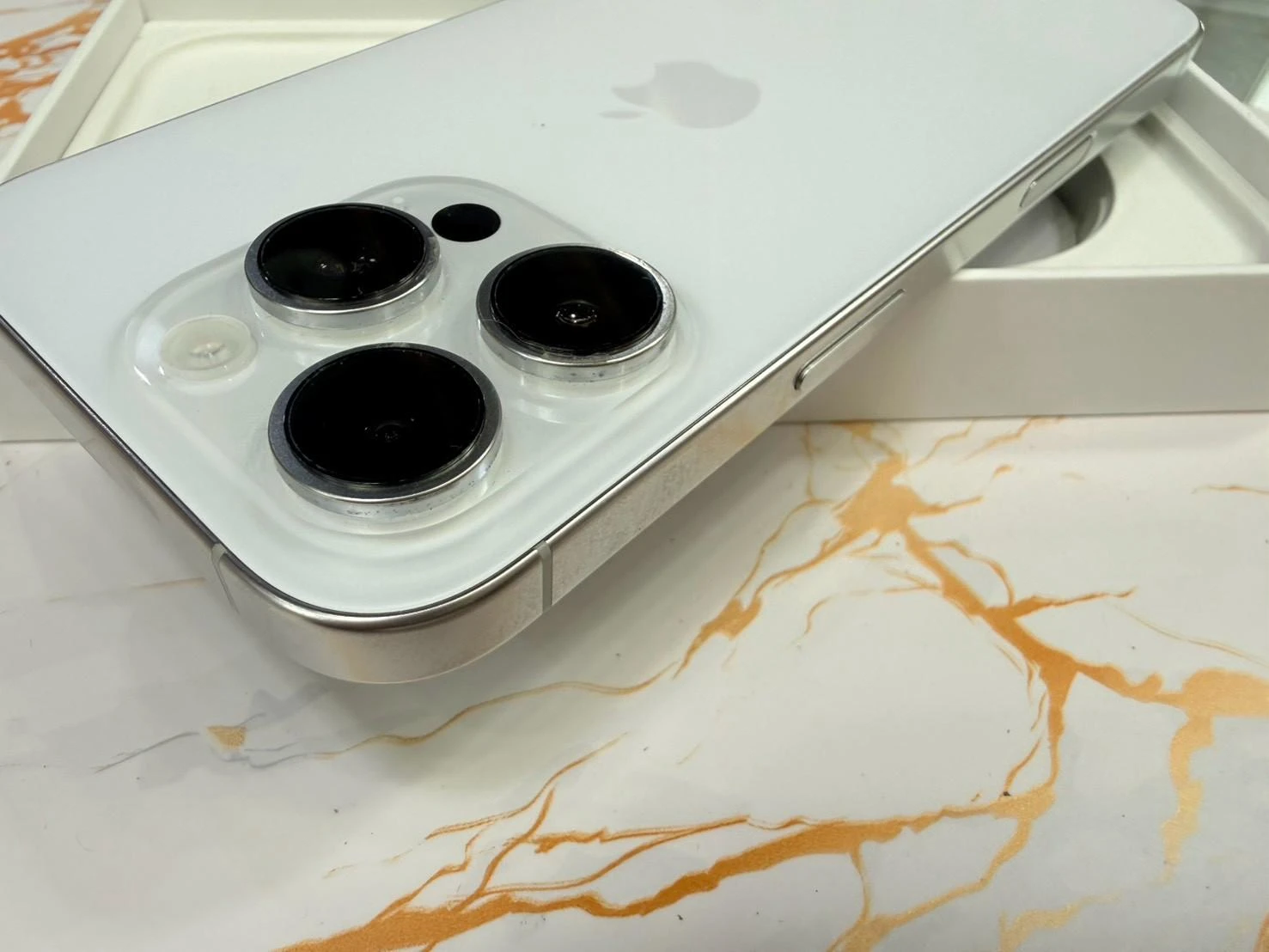 ?iPhone 16 Pro 128G 白 電池94% 全機原廠 全機無傷 有盒裝有配件