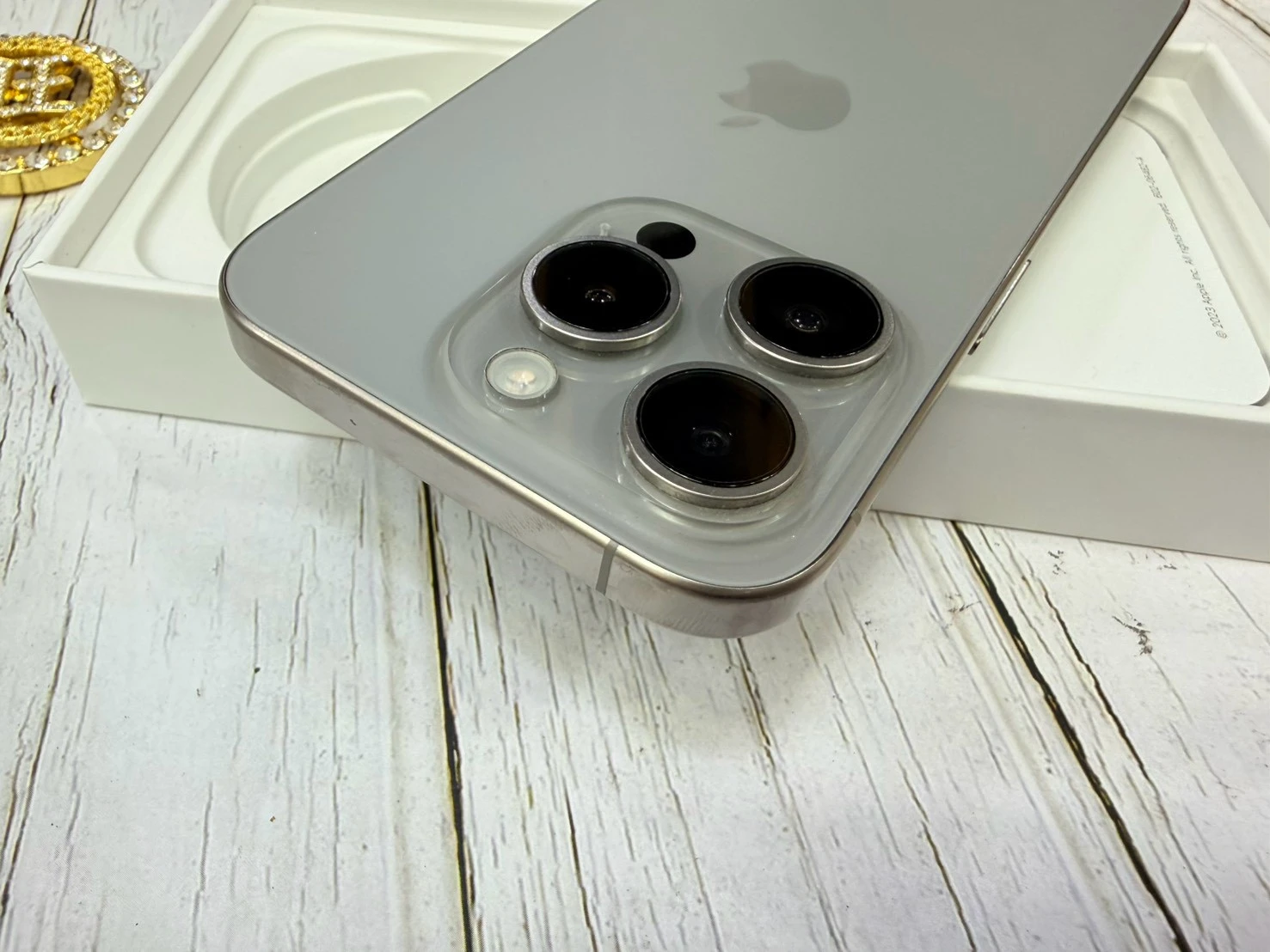 iPhone 15 Pro 256 G鈦 電池78% 有盒裝有配件
