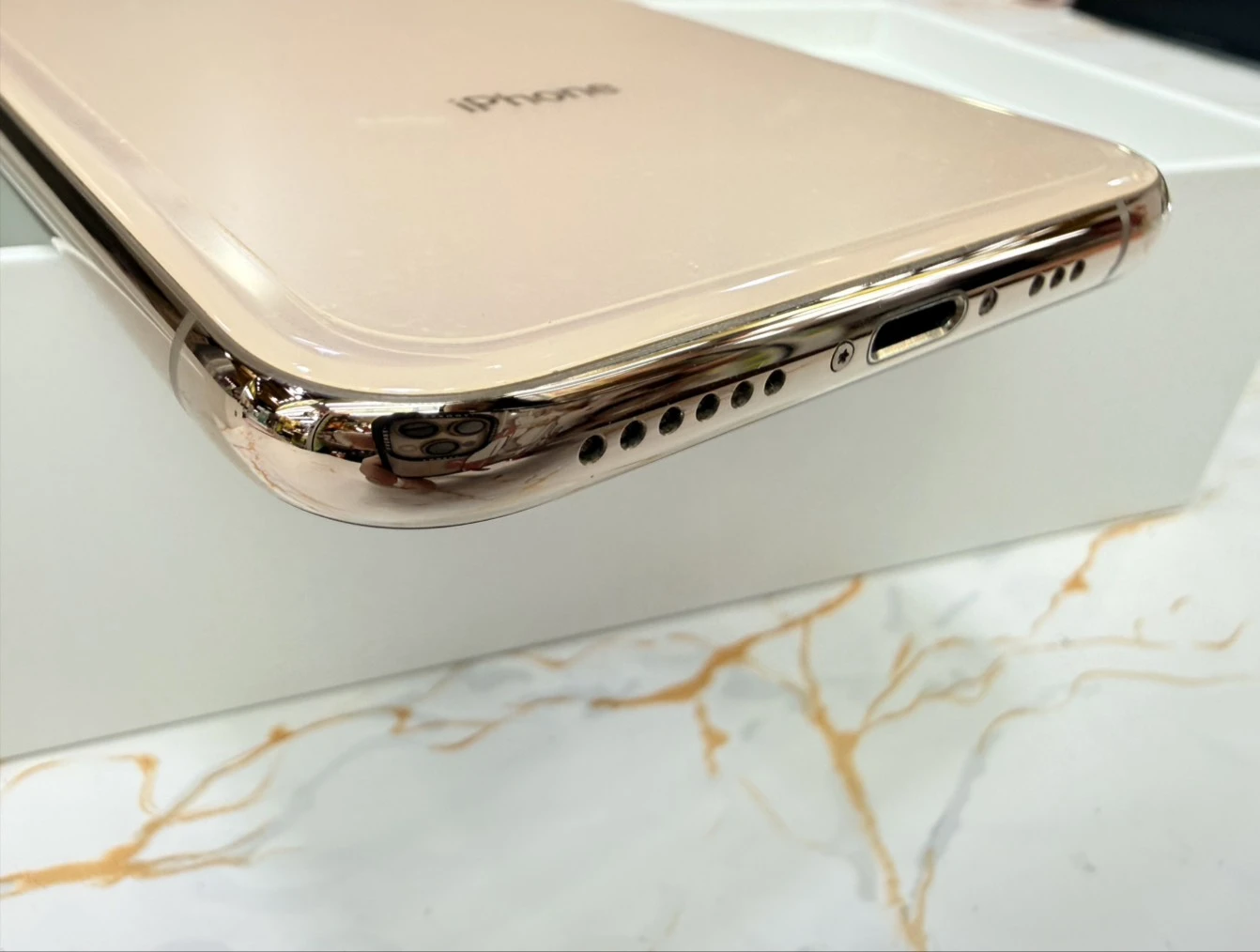 iPhone XS 64g 金 副廠電池100% 無盒裝有配件 （背板小刮傷）  