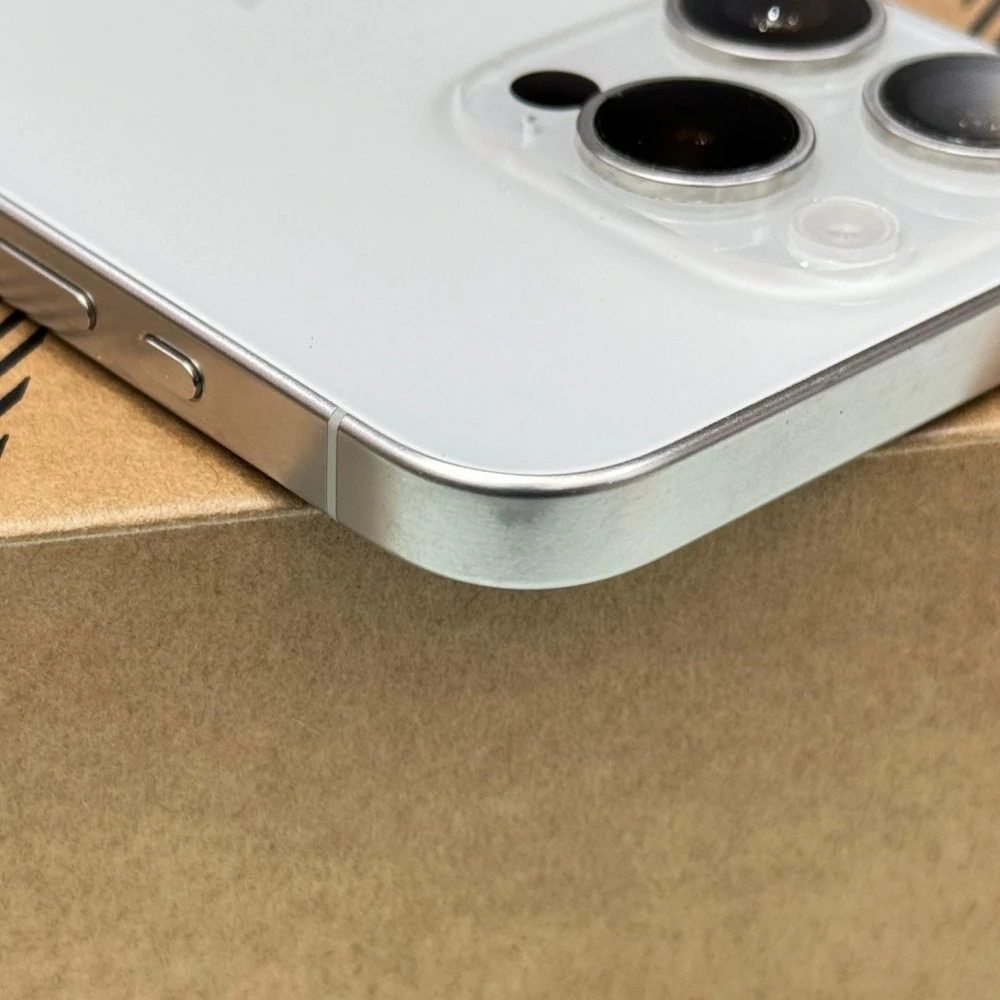 iPhone 15 pro 128g 白 電池87% 有盒裝有配件
