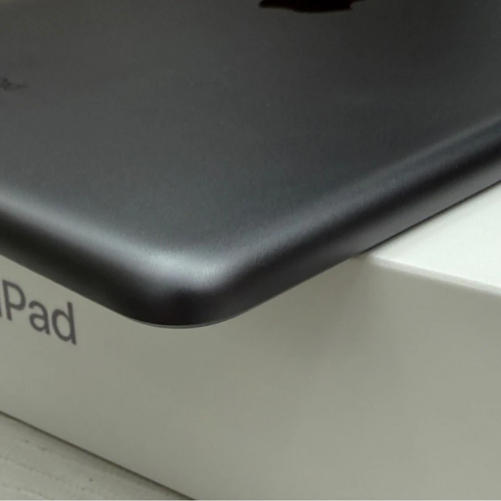 iPad 9 64G 電池98% 循環34次 + VAP 軍規防摔藍牙鍵盤+ Pencil Ax 觸