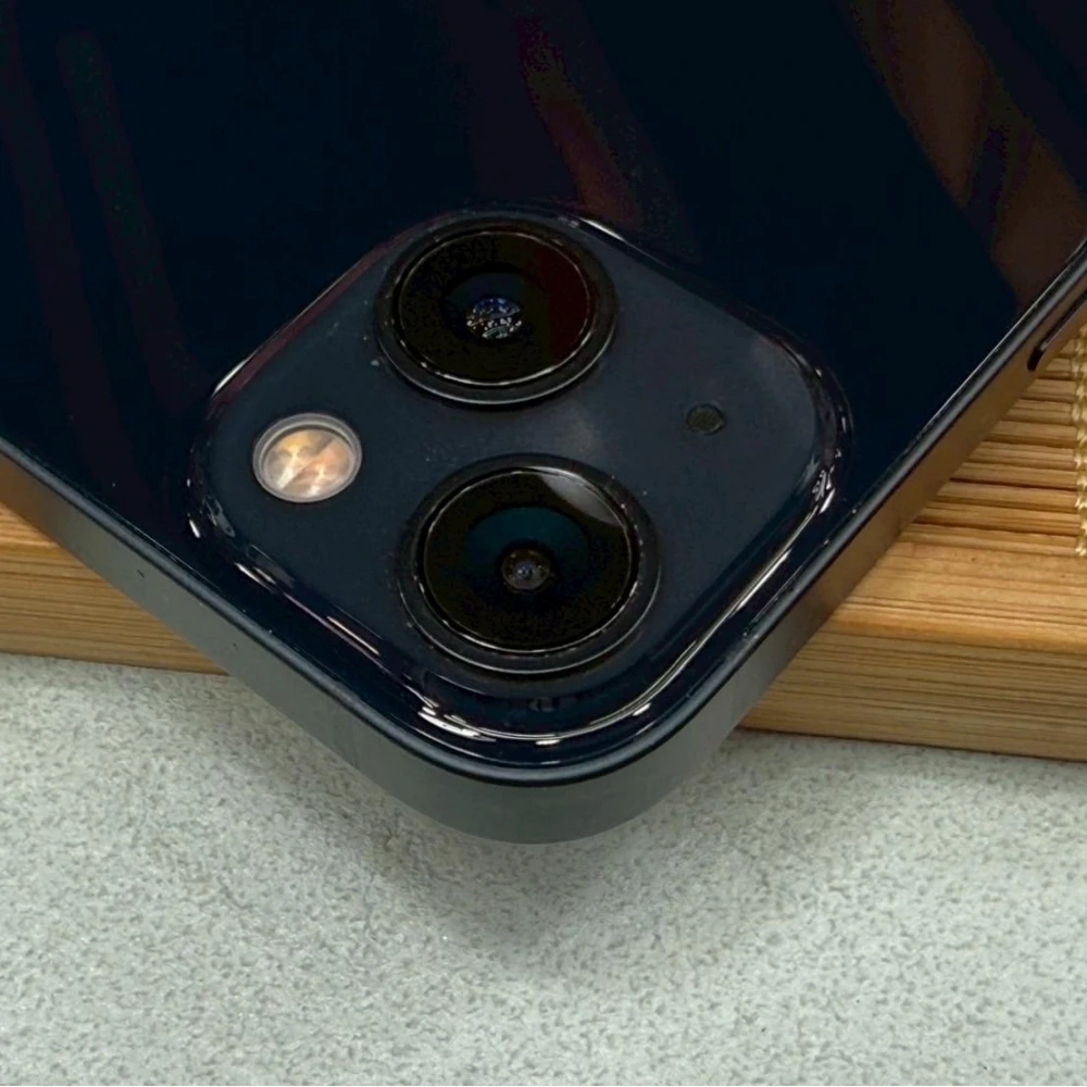 iPhone 13 128g 黑 電池82% 螢幕有刮傷 有盒裝有配件