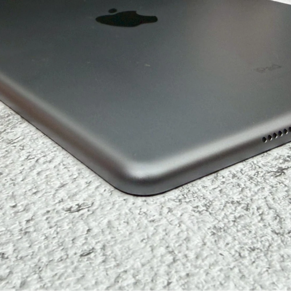 iPad 9 64g Wifi版 灰 電池89% 螢幕有小亮點 無盒裝配件