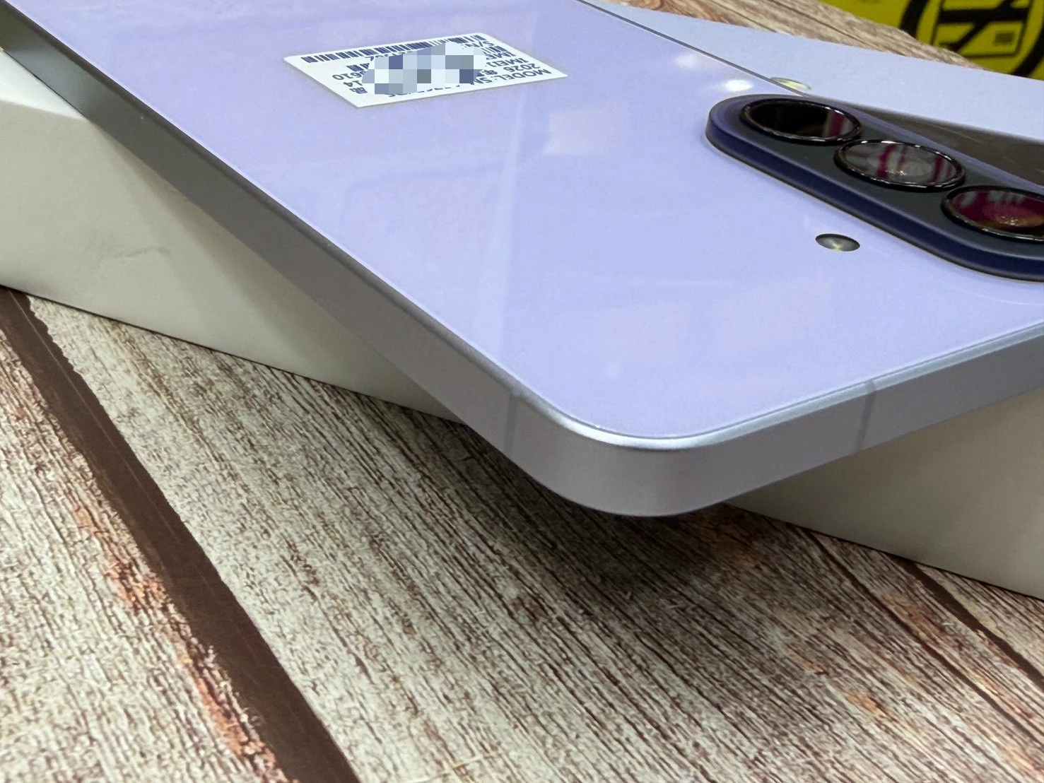 ?SAMSUNG Galaxy A57 (12+256G) 紫 螢幕有小亮點 不影響使用 有盒裝有配件