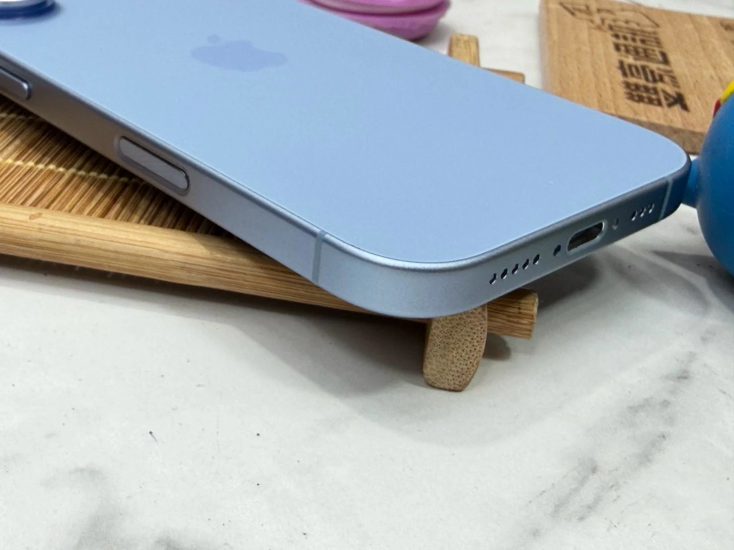 iPhone 17 256g 藍 電池93％ 換過原廠前相機之後會跳Face ID問題 但Face ID正常 換過原廠螢幕 無盒裝有配件