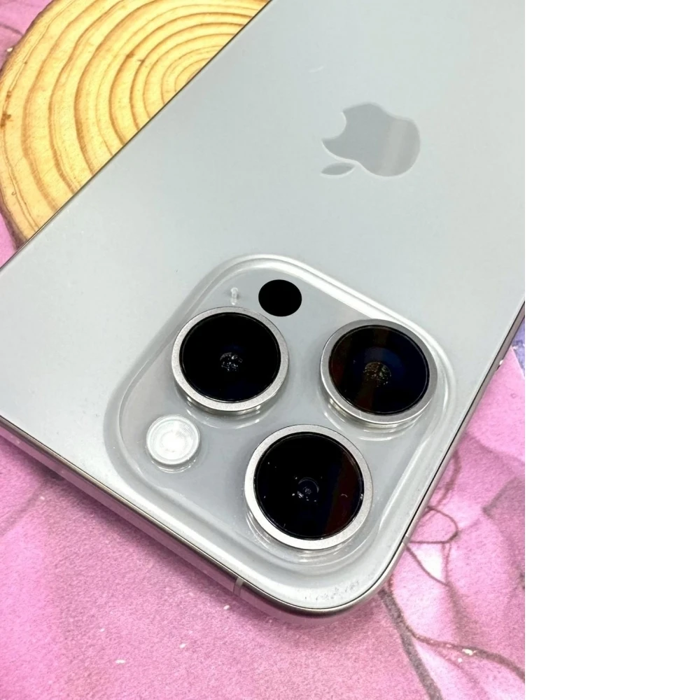 iPhone 15 Pro 128g 鈦電池81% （螢幕有刮傷、邊角小敲傷）無盒裝有配件